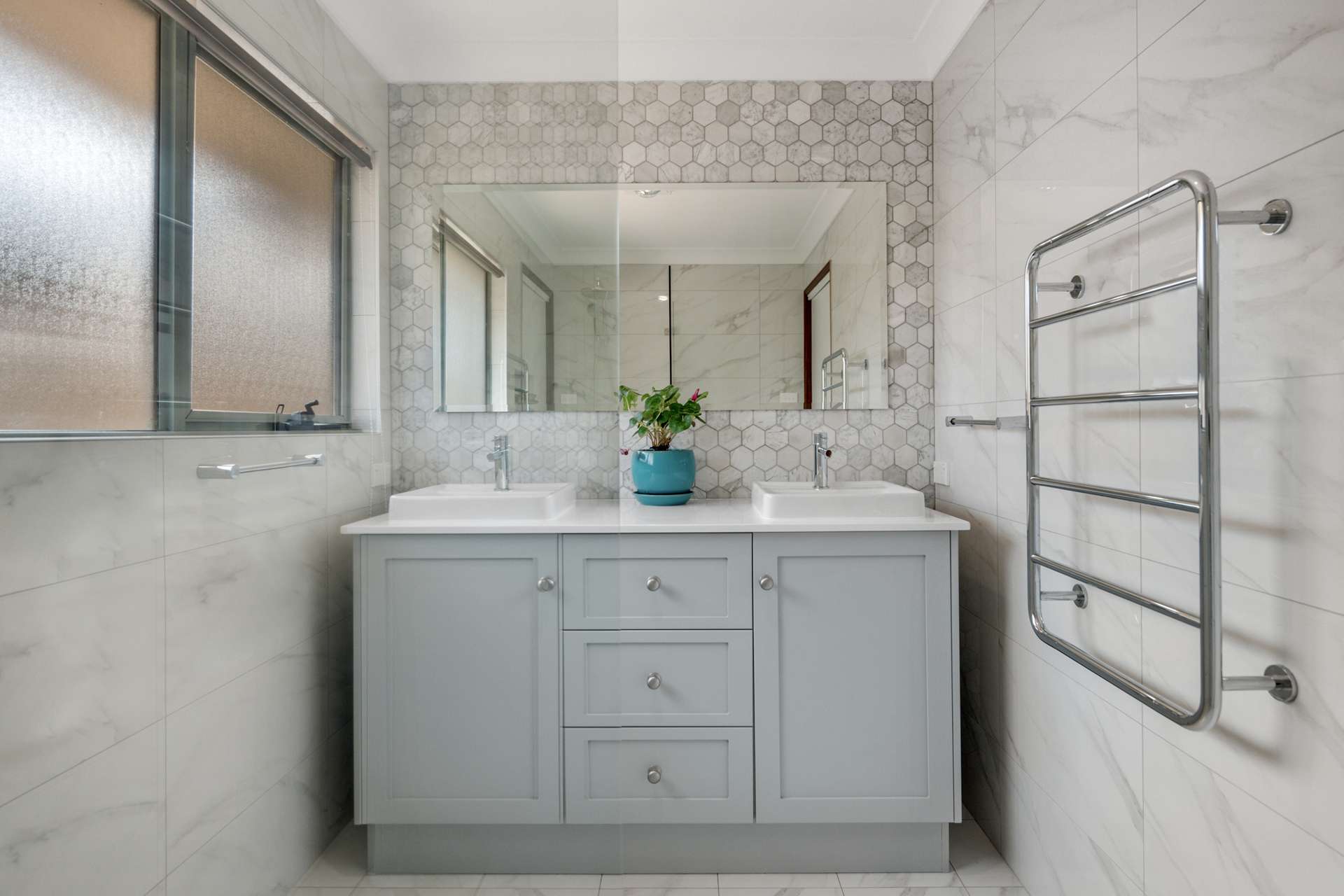 17 Sutton Street, Woodford, NSW 2778 AUS