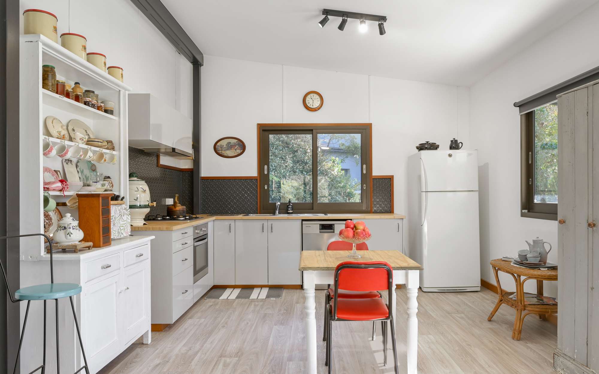 6 Rozelle Street, Wentworth Falls, NSW 2782 AUS