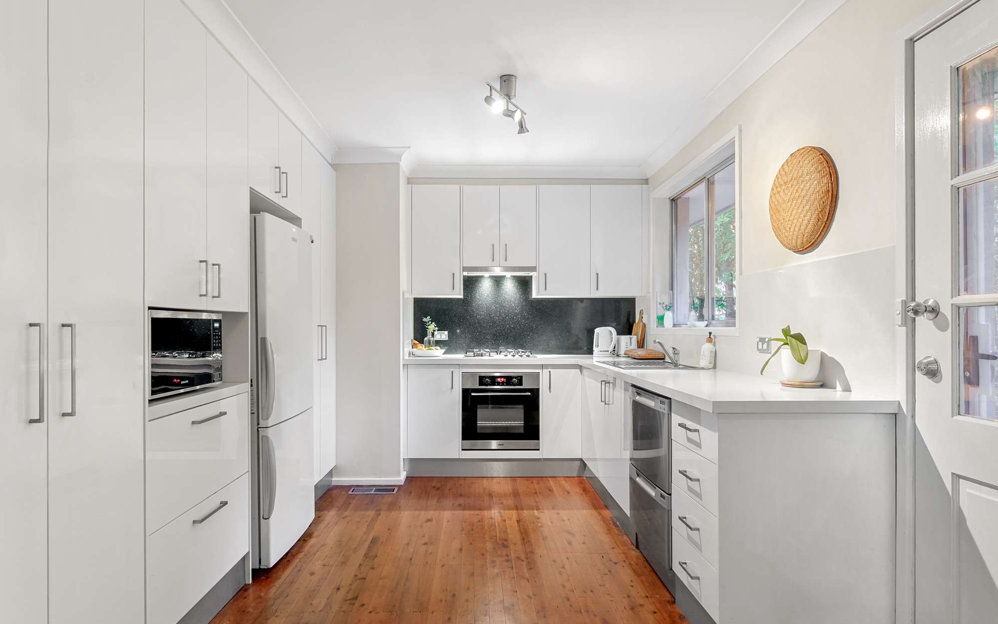 74 Fletcher Street, Wentworth Falls, NSW 2782 AUS