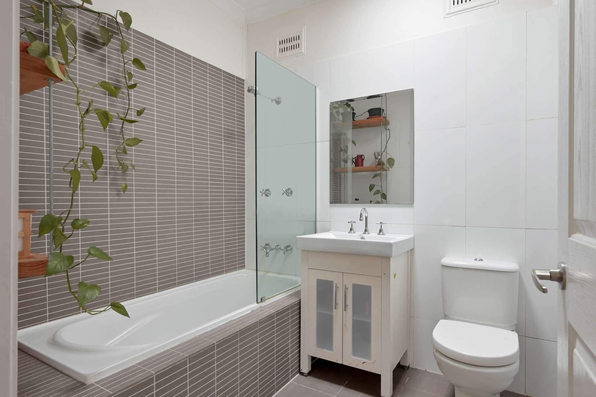 31 Genevieve Road, Bullaburra, NSW 2784 AUS
