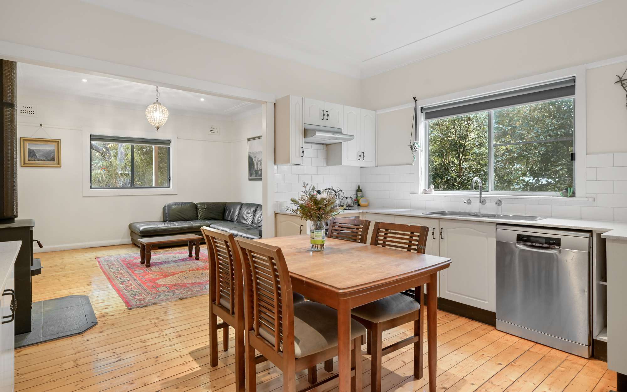 31 Genevieve Road, Bullaburra, NSW 2784 AUS