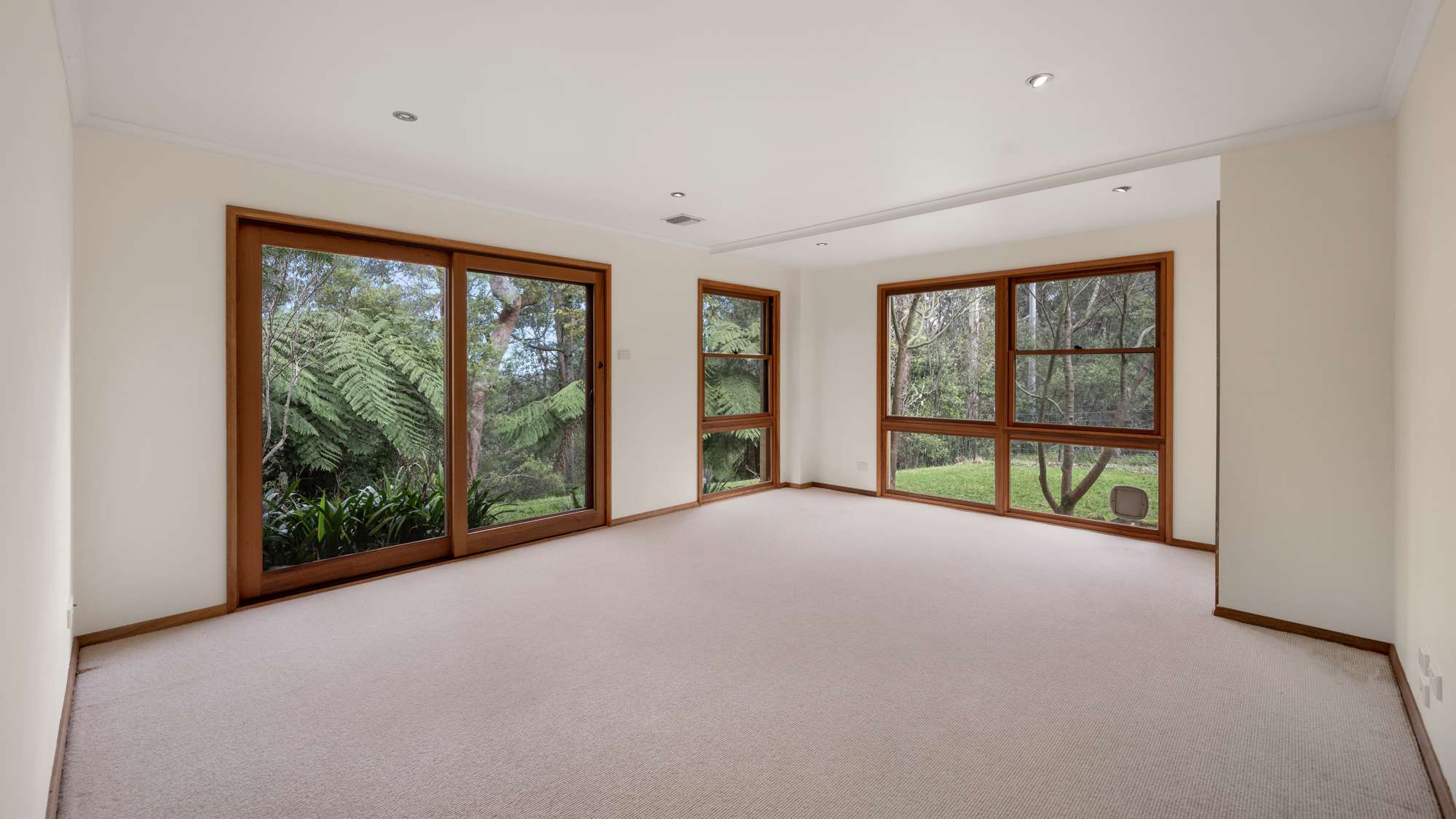 83 Genevieve Road, Bullaburra, NSW 2784 AUS