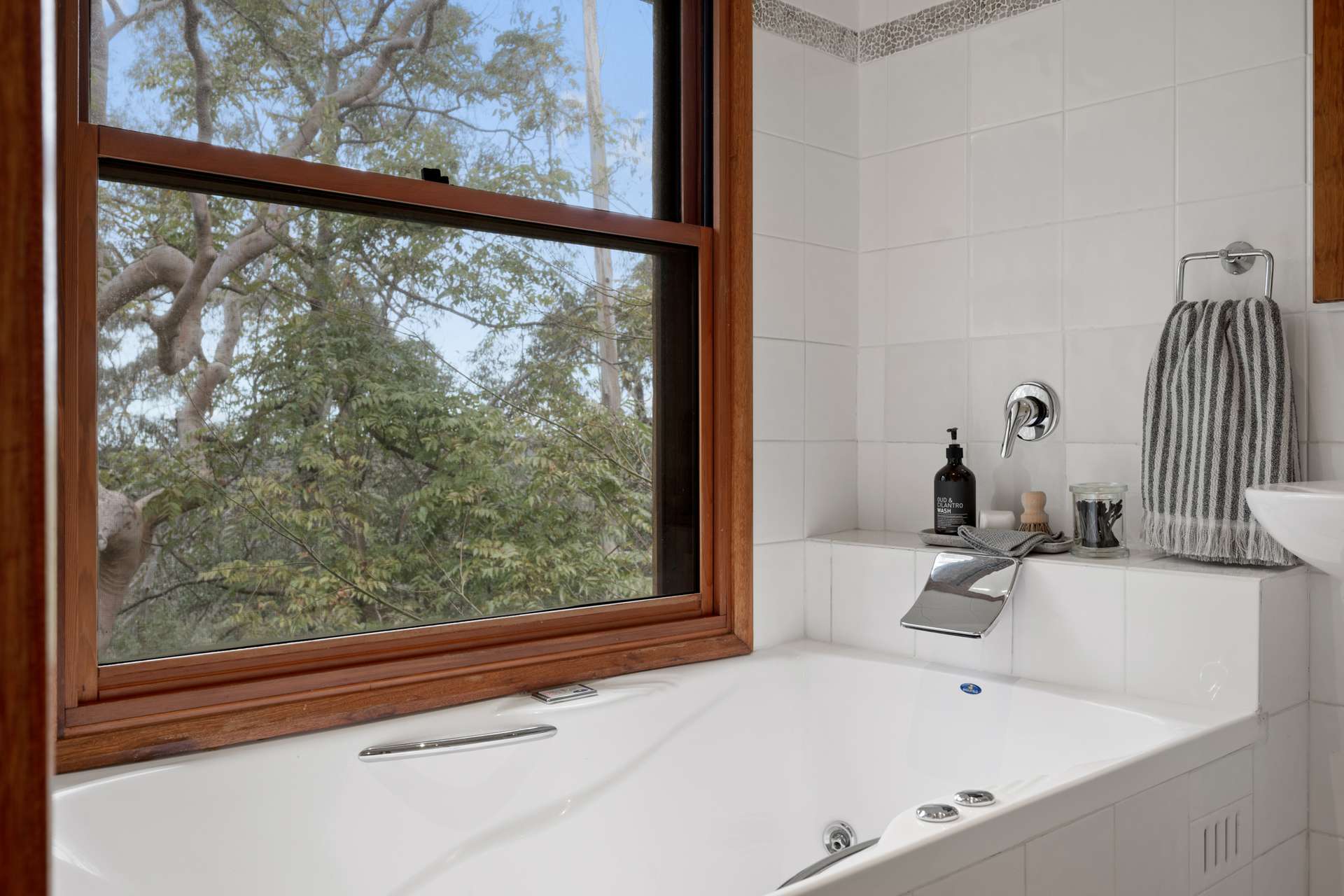83 Genevieve Road, Bullaburra, NSW 2784 AUS