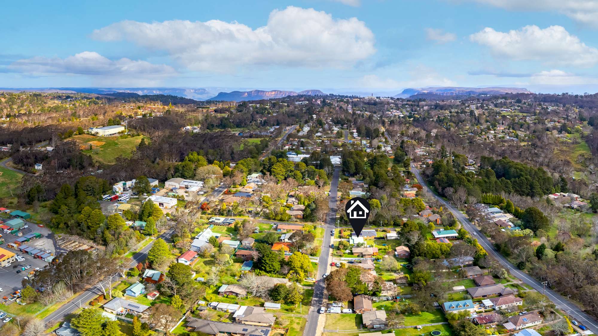 24 Paris Parade, Katoomba, NSW 2780 AUS