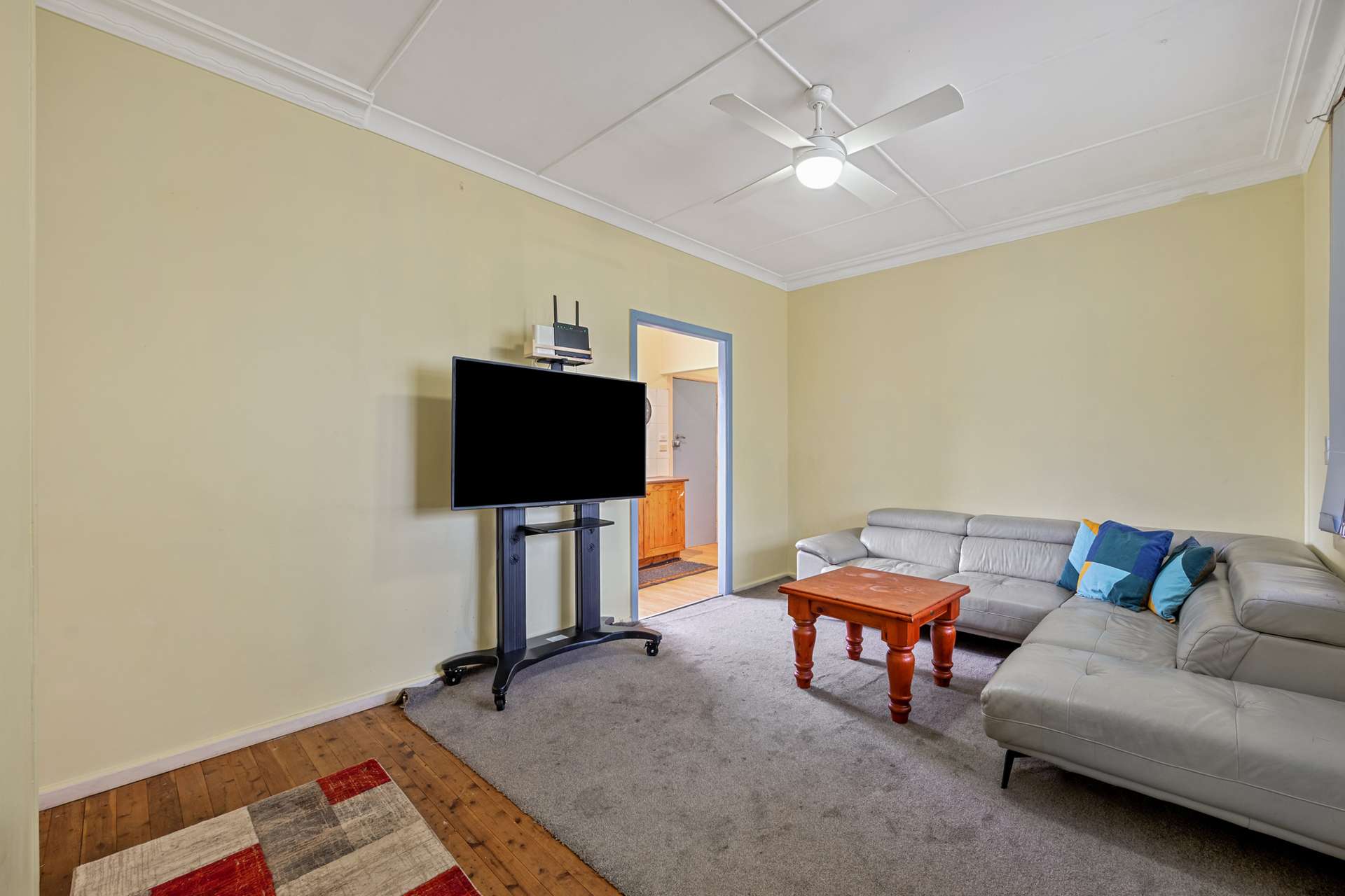 24 Paris Parade, Katoomba, NSW 2780 AUS