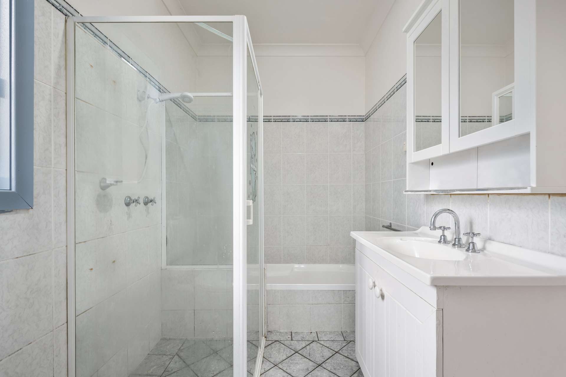 24 Paris Parade, Katoomba, NSW 2780 AUS