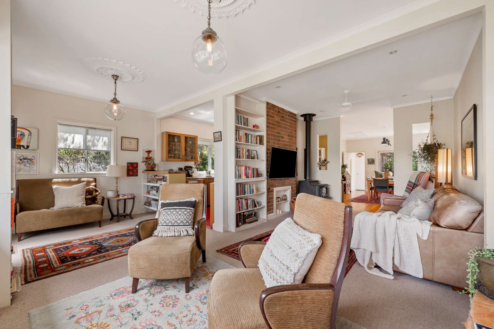 11 St Georges Parade, Wentworth Falls, NSW 2782 AUS