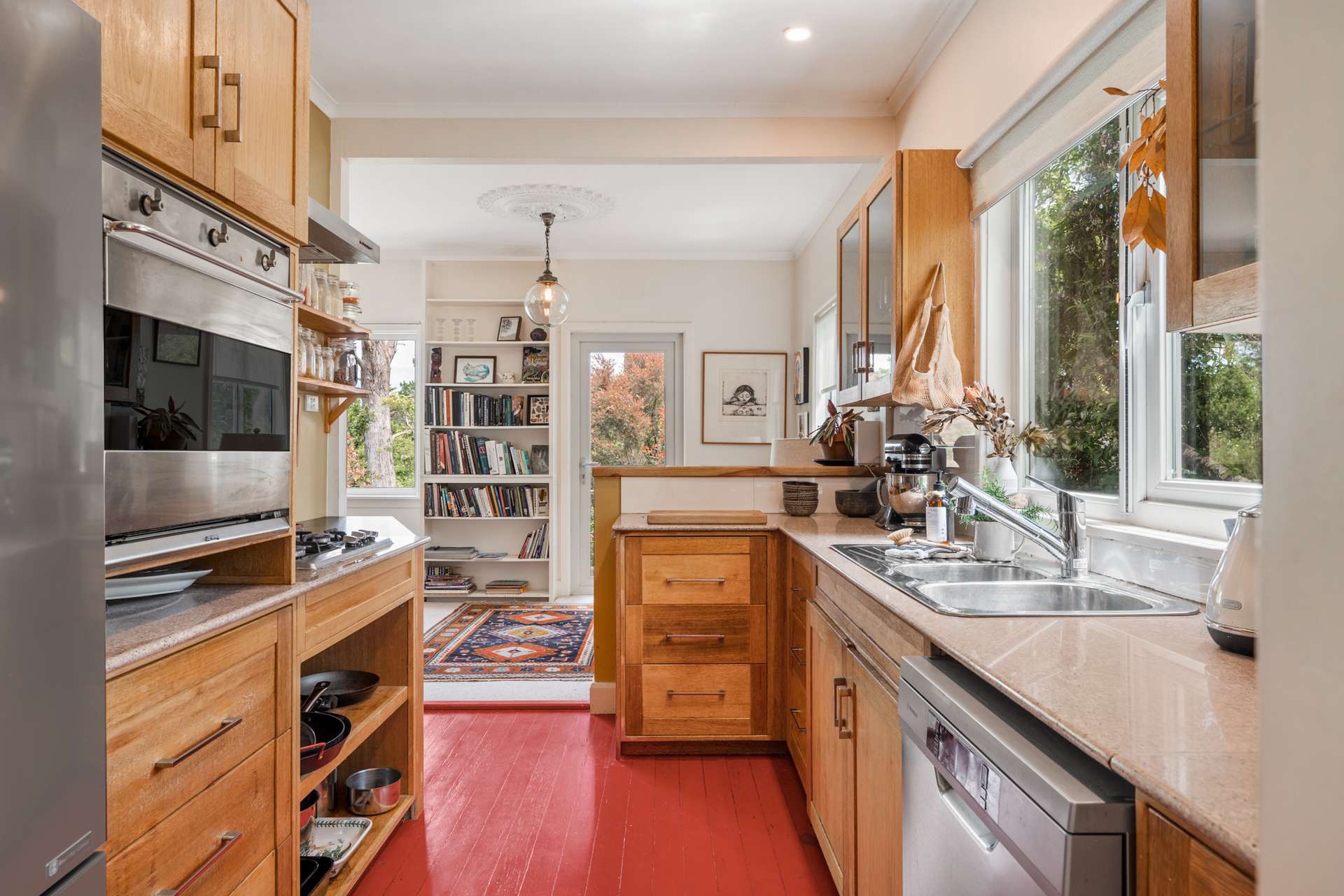 11 St Georges Parade, Wentworth Falls, NSW 2782 AUS