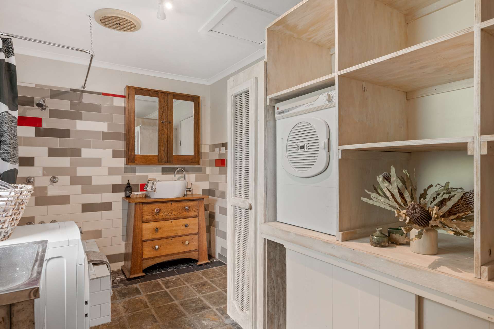 11 St Georges Parade, Wentworth Falls, NSW 2782 AUS