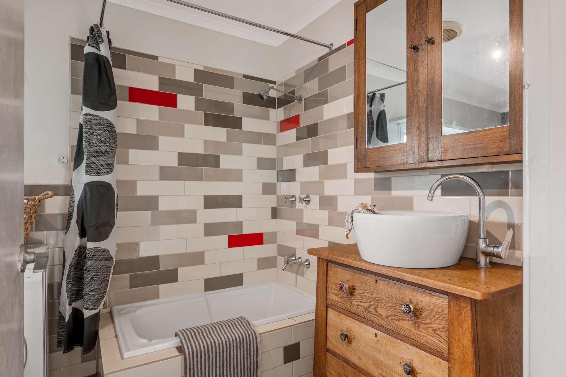 11 St Georges Parade, Wentworth Falls, NSW 2782 AUS