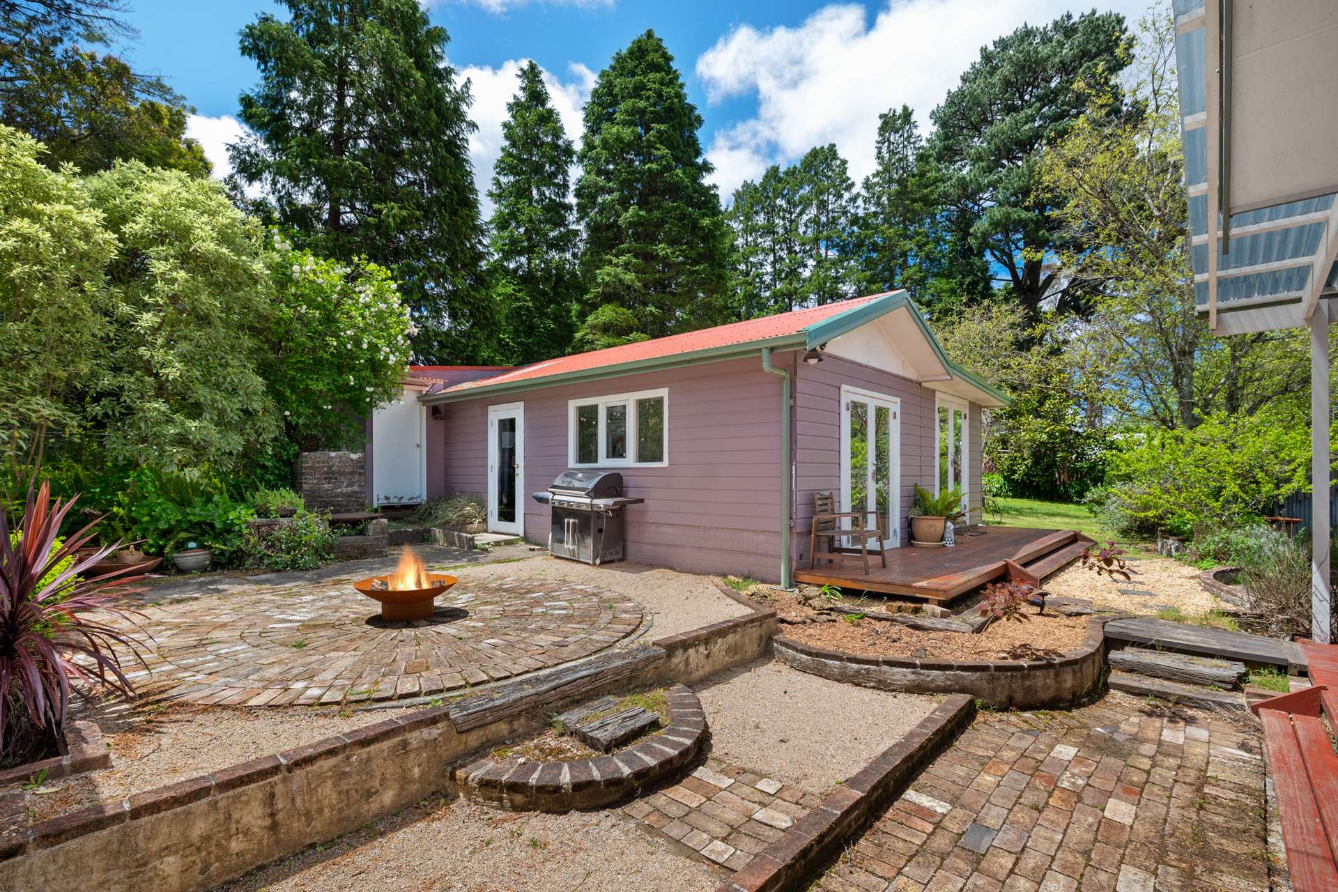11 St Georges Parade, Wentworth Falls, NSW 2782 AUS