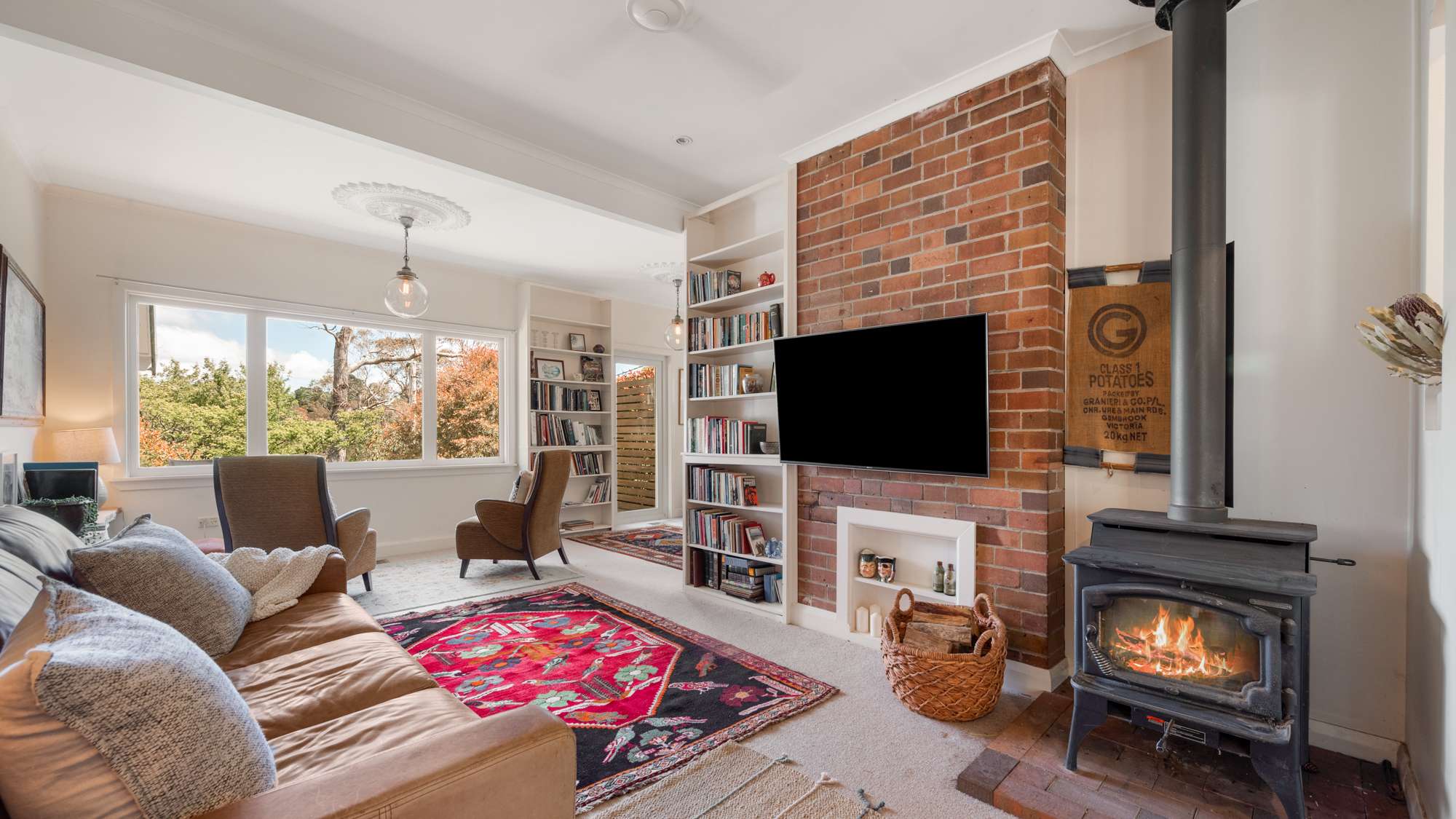 11 St Georges Parade, Wentworth Falls, NSW 2782 AUS