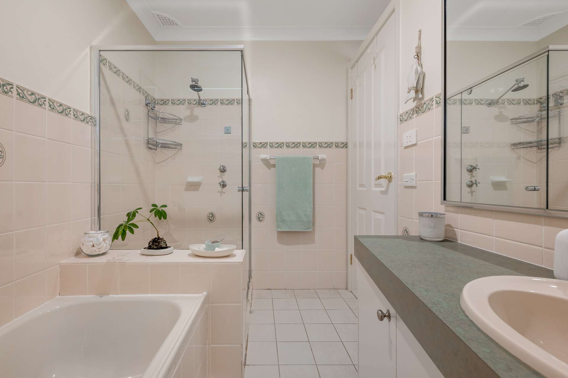 52 Genevieve Road, Bullaburra, NSW 2784 AUS