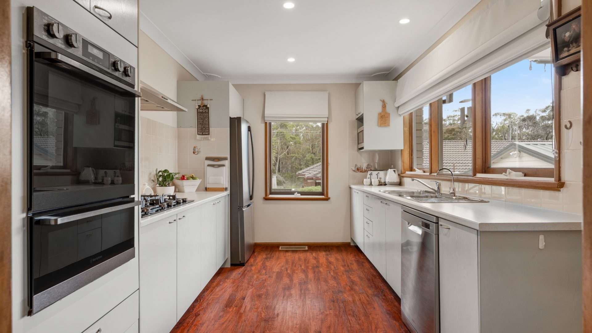 52 Genevieve Road, Bullaburra, NSW 2784 AUS