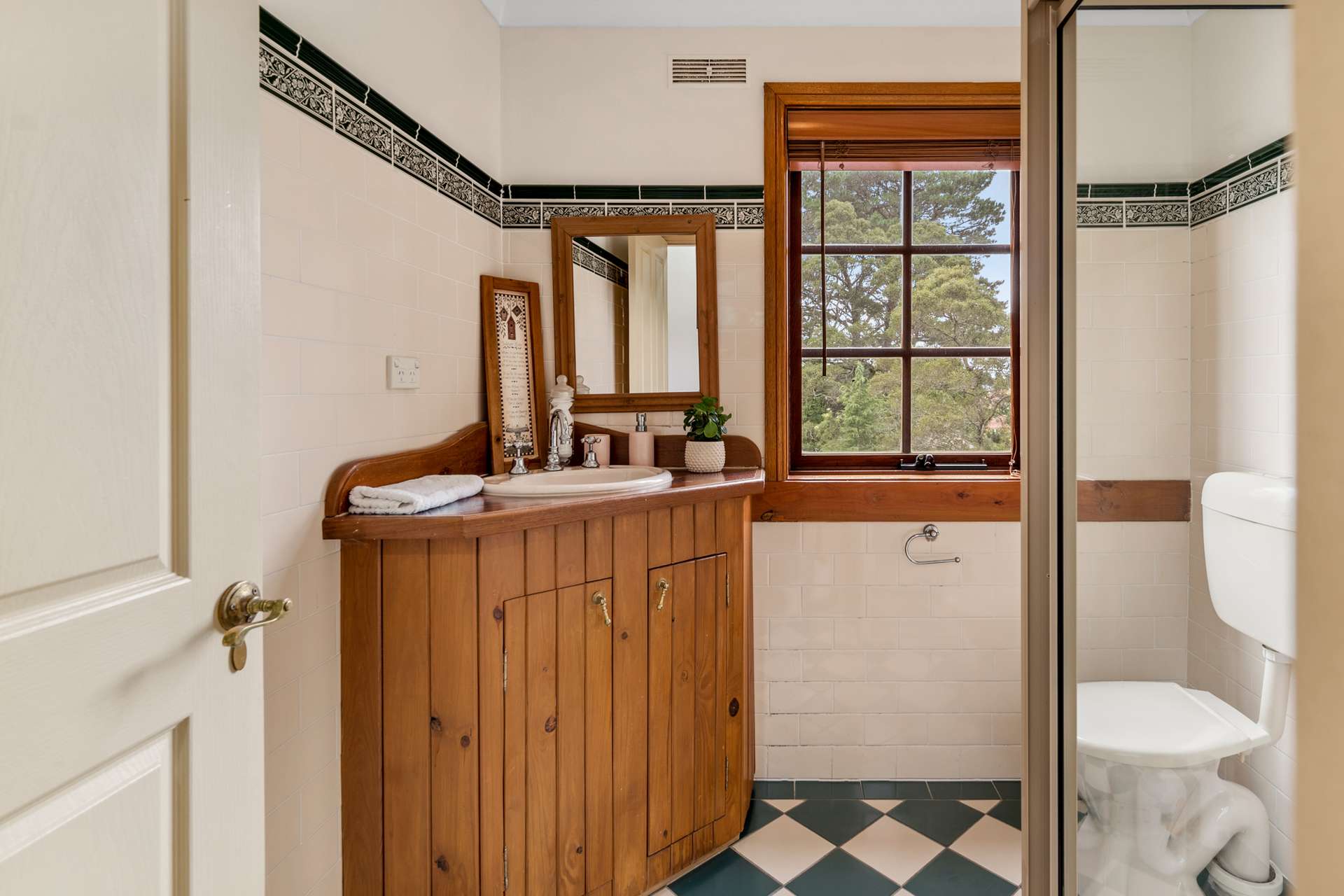 12 Abbotsford Road, Katoomba, NSW 2780 AUS