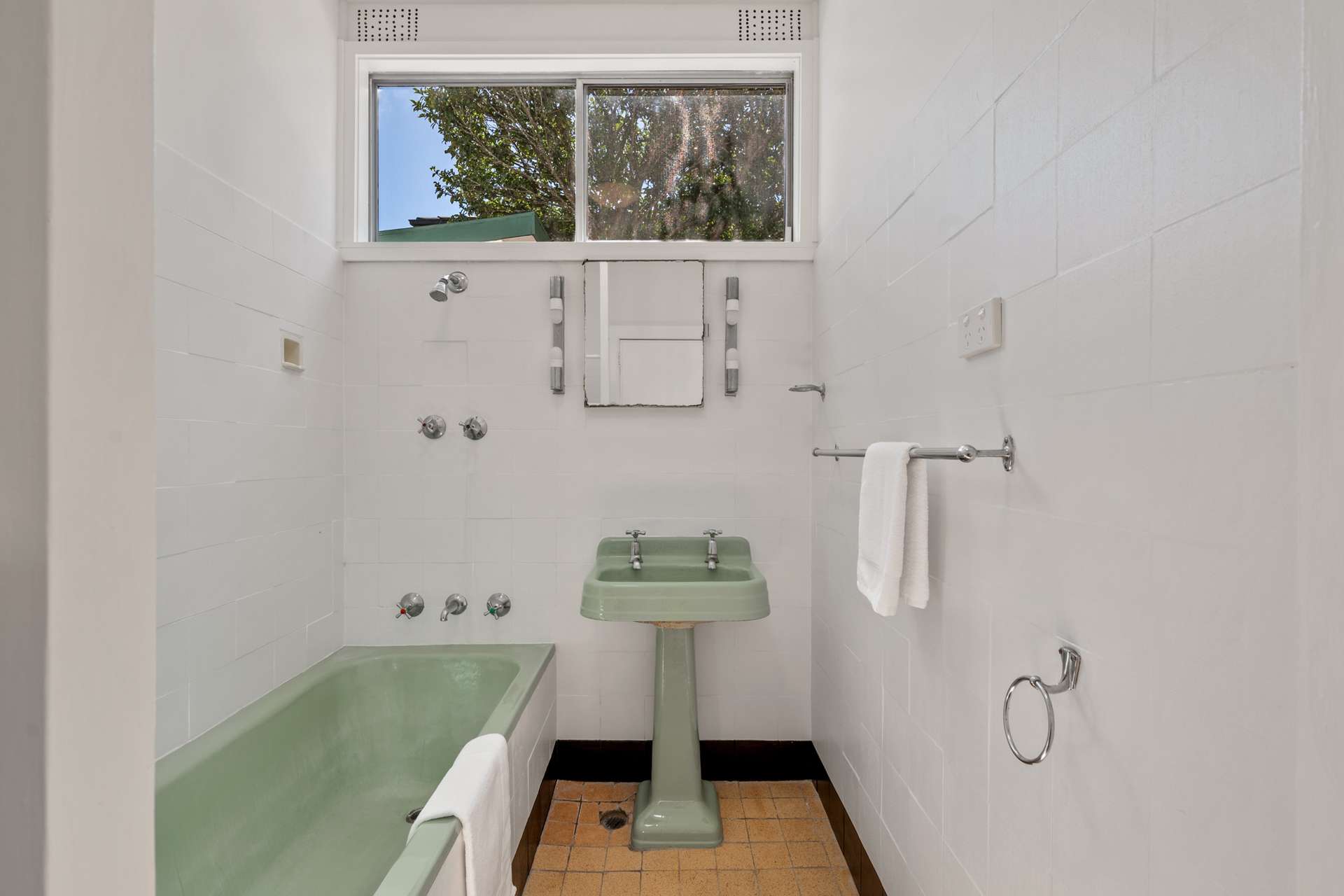 15 Buena Vista Avenue, Wentworth Falls, NSW 2782 AUS