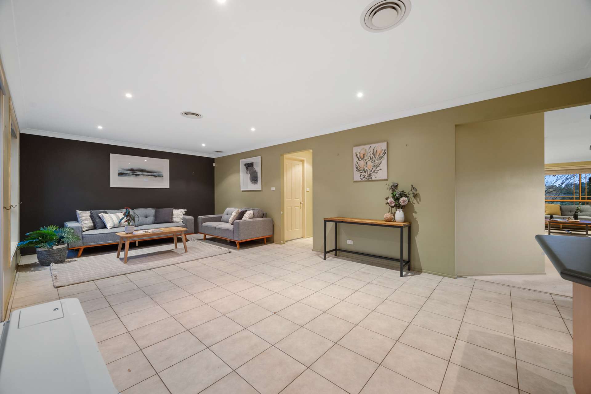 48 Dalrymple Avenue, Wentworth Falls, NSW 2782 AUS
