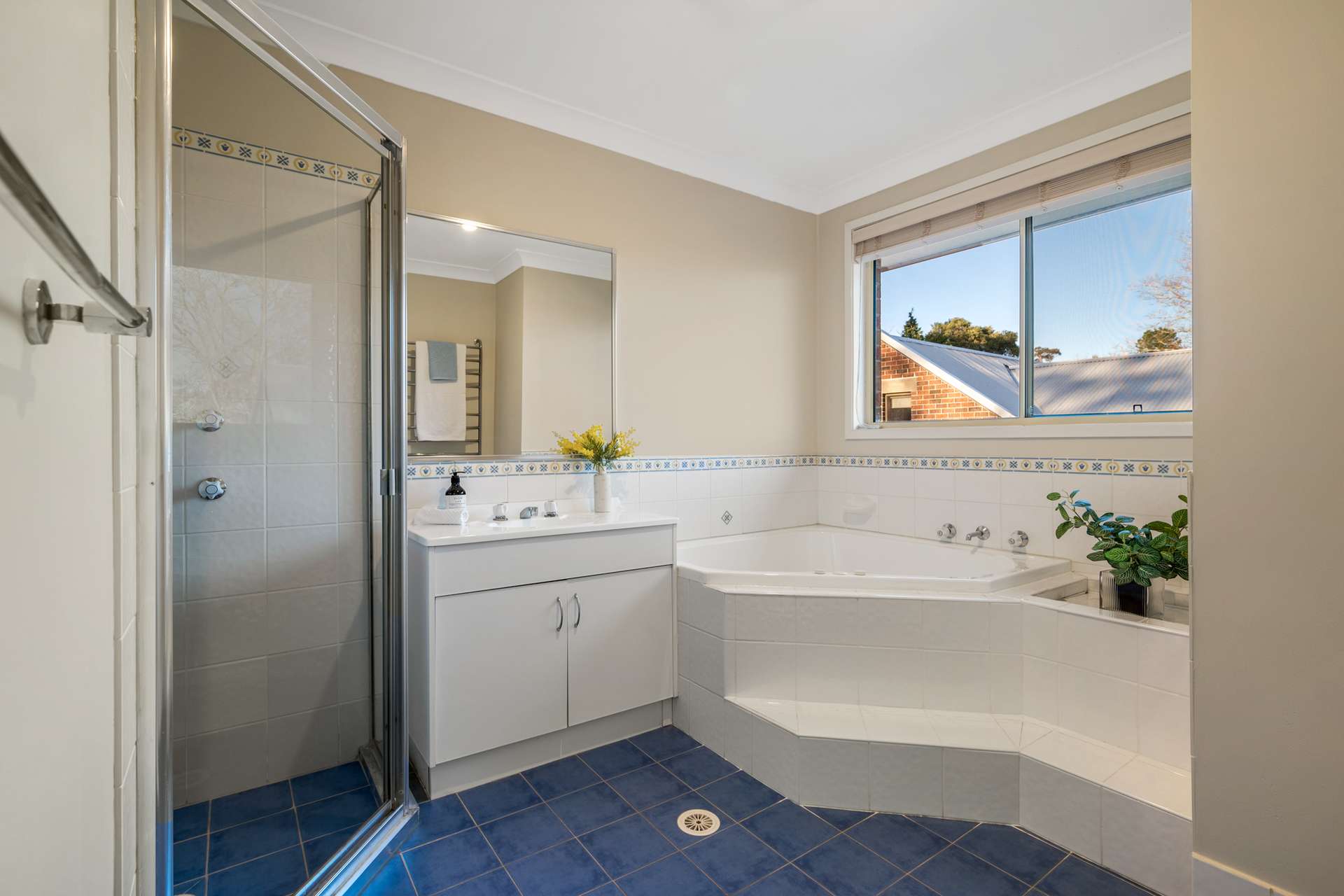 48 Dalrymple Avenue, Wentworth Falls, NSW 2782 AUS