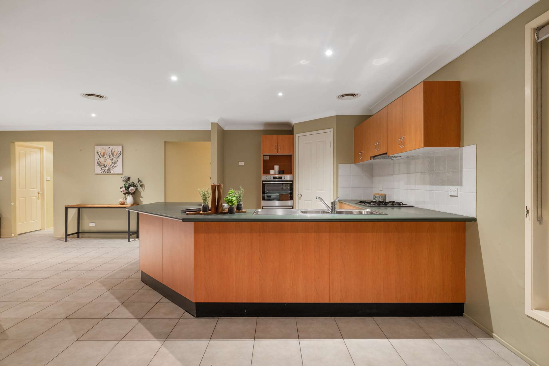 48 Dalrymple Avenue, Wentworth Falls, NSW 2782 AUS