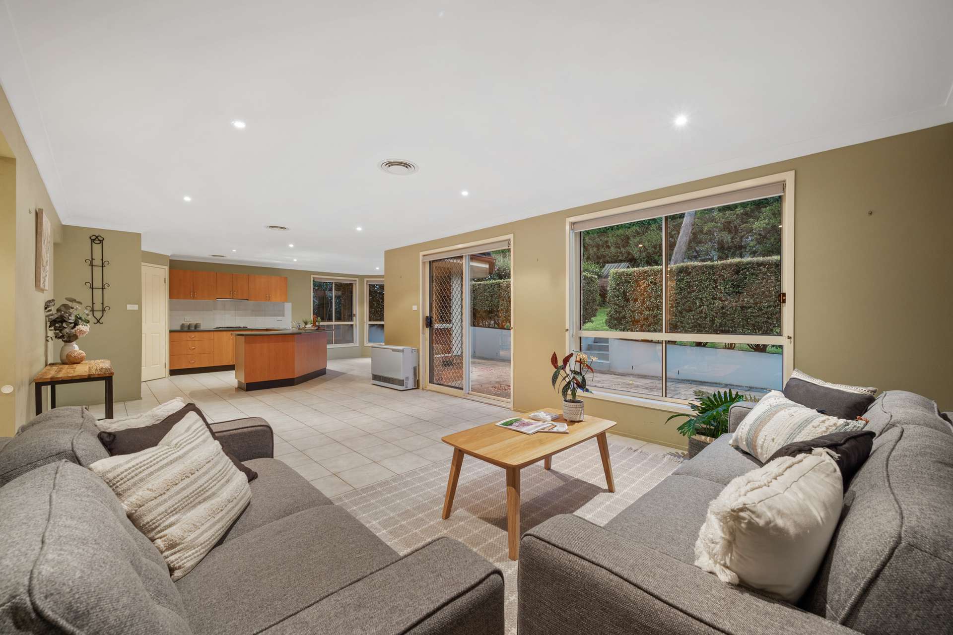 48 Dalrymple Avenue, Wentworth Falls, NSW 2782 AUS