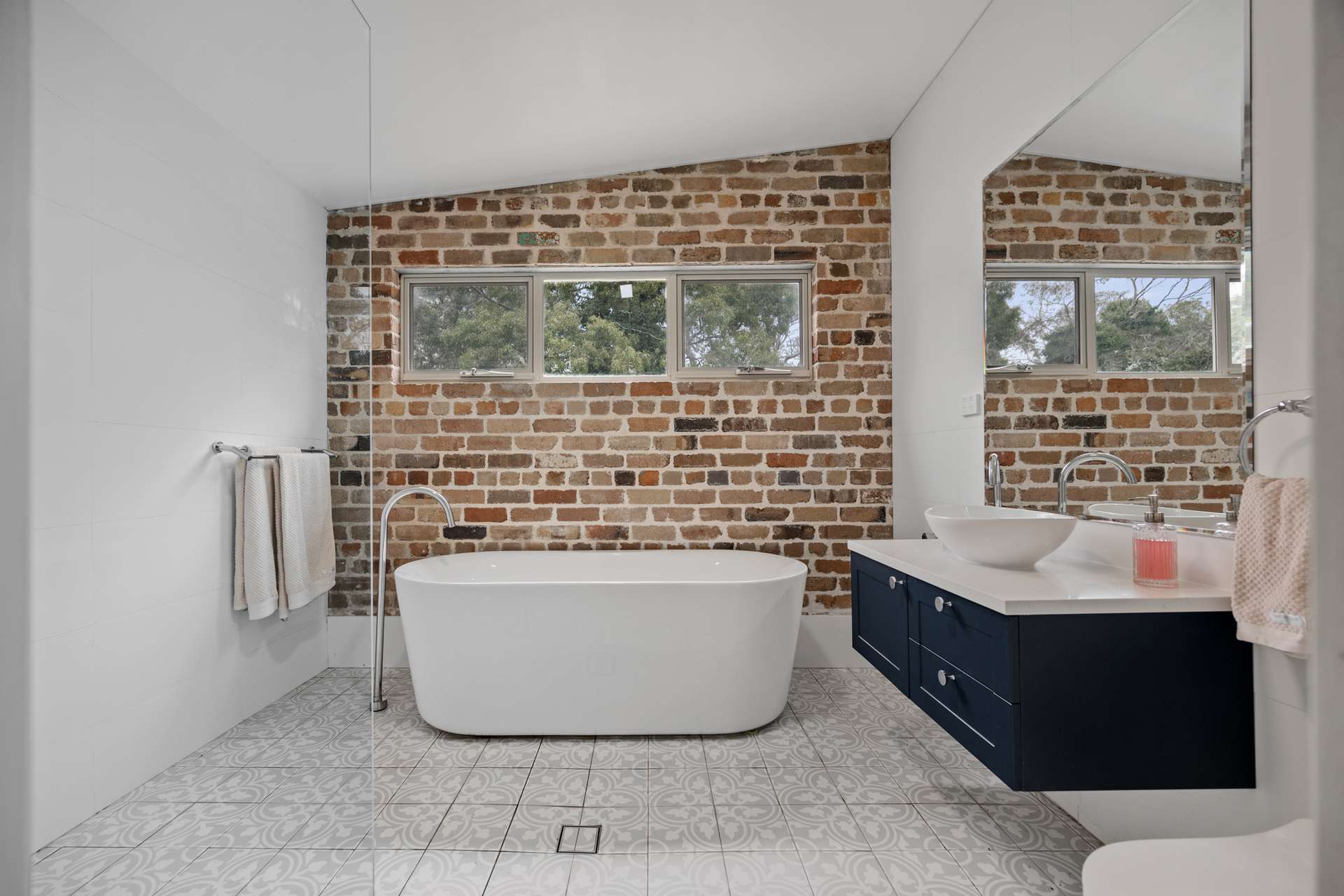 32 Paris Parade, Katoomba, NSW 2780 AUS