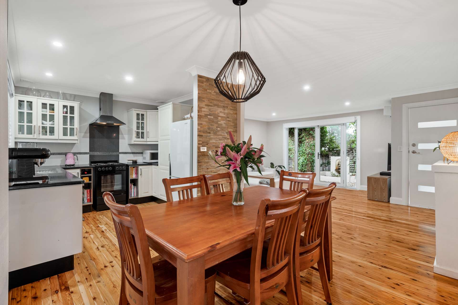 32 Paris Parade, Katoomba, NSW 2780 AUS