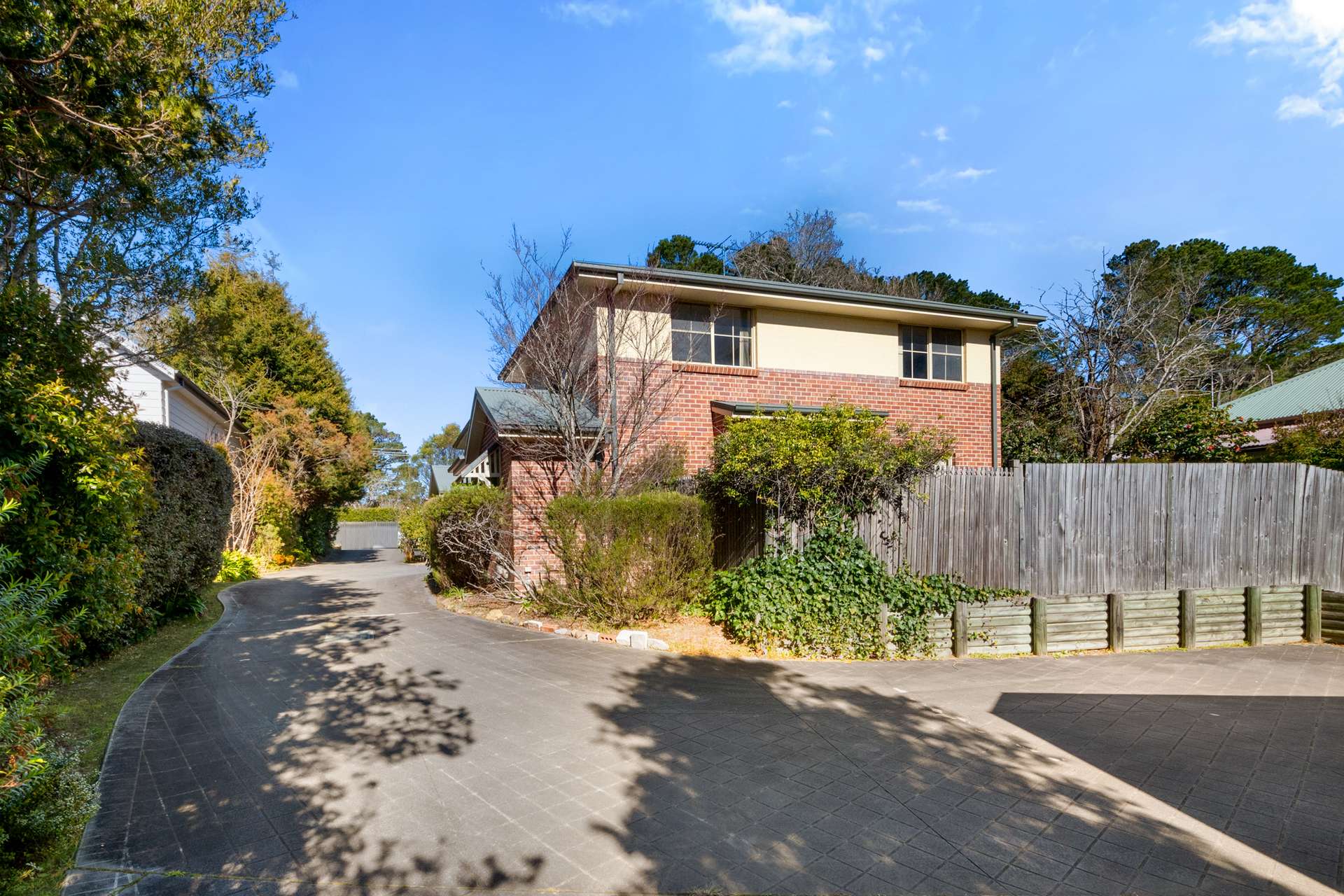 2/7 Fitzstubbs Avenue, Wentworth Falls, NSW 2782 AUS