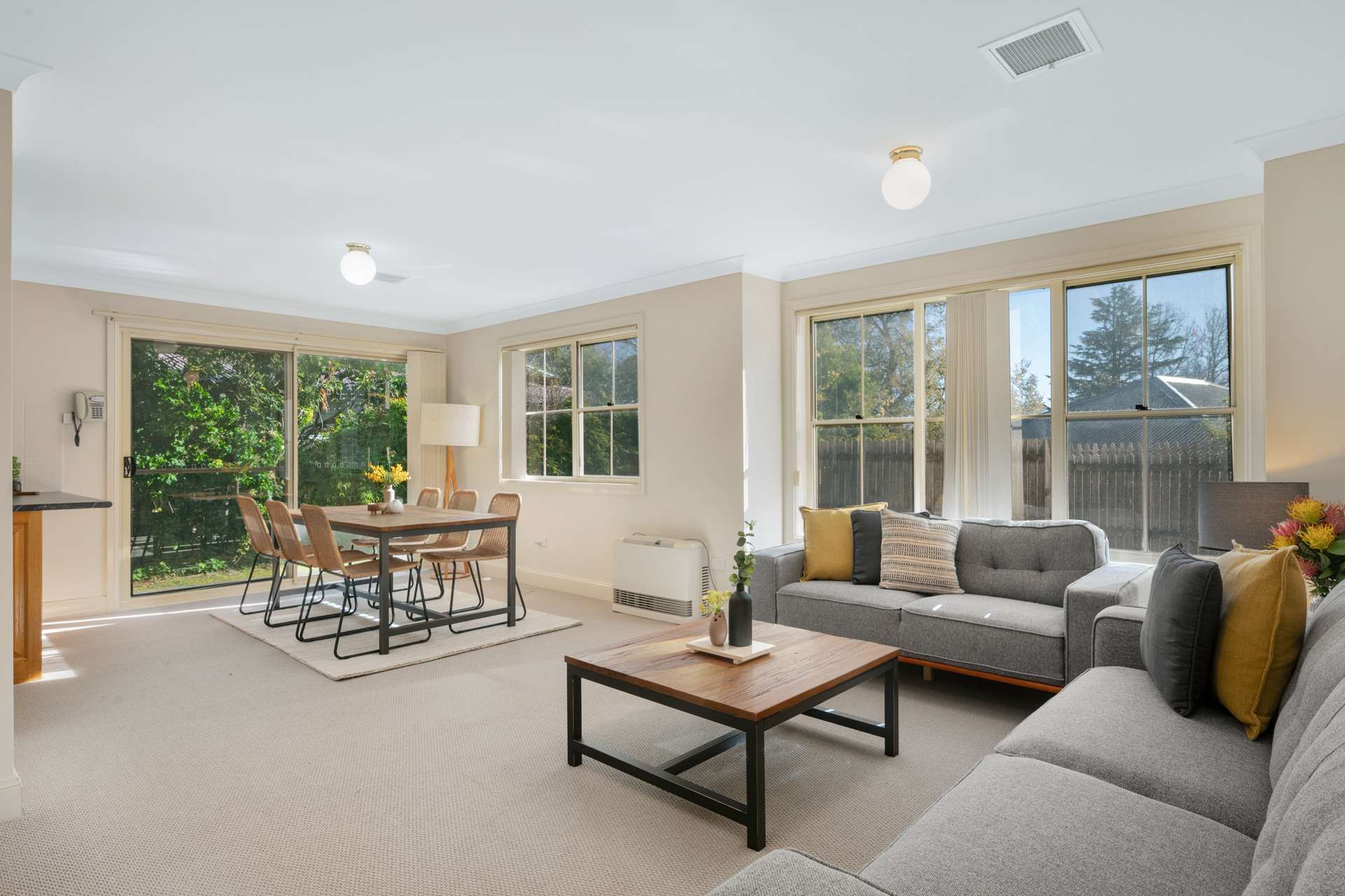 2/7 Fitzstubbs Avenue, Wentworth Falls, NSW 2782 AUS