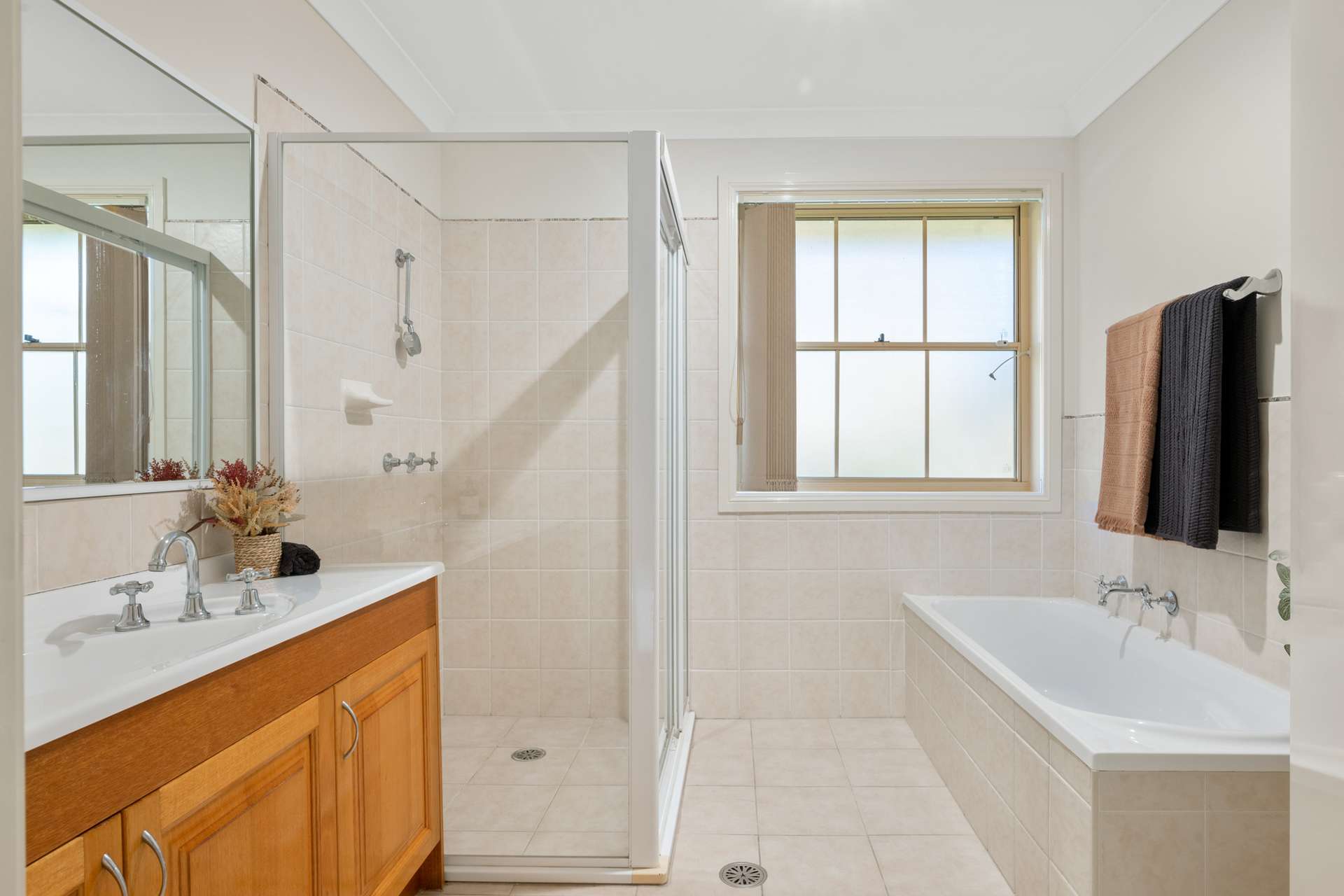 2/7 Fitzstubbs Avenue, Wentworth Falls, NSW 2782 AUS