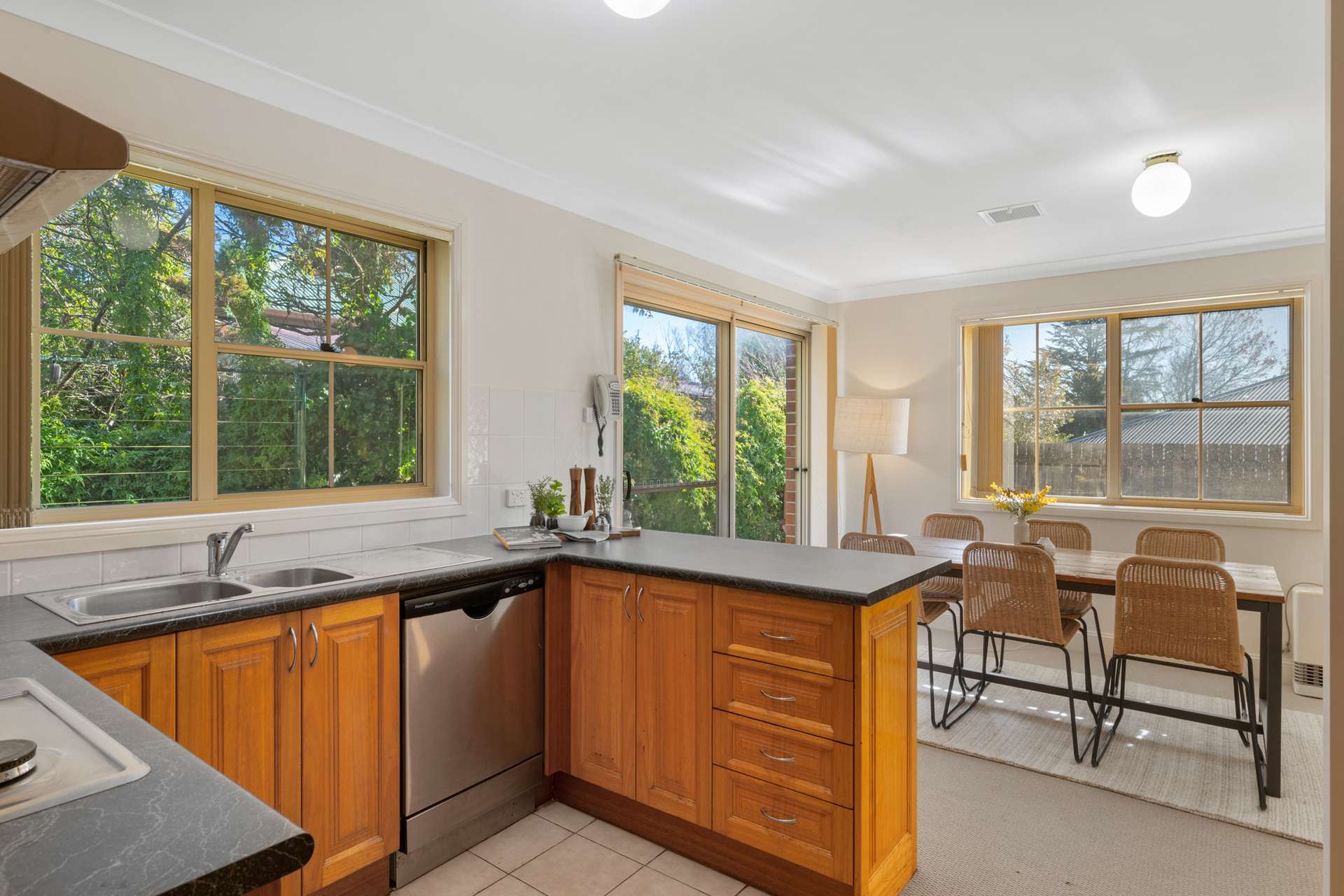 2/7 Fitzstubbs Avenue, Wentworth Falls, NSW 2782 AUS