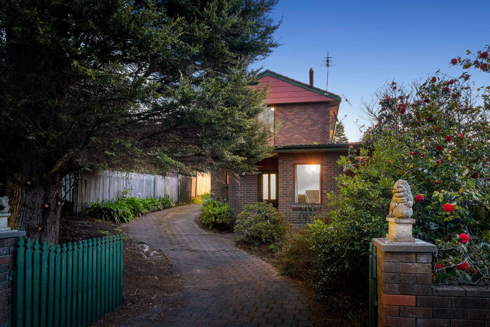 6 Sunnyside Avenue, Wentworth Falls, NSW 2782 AUS