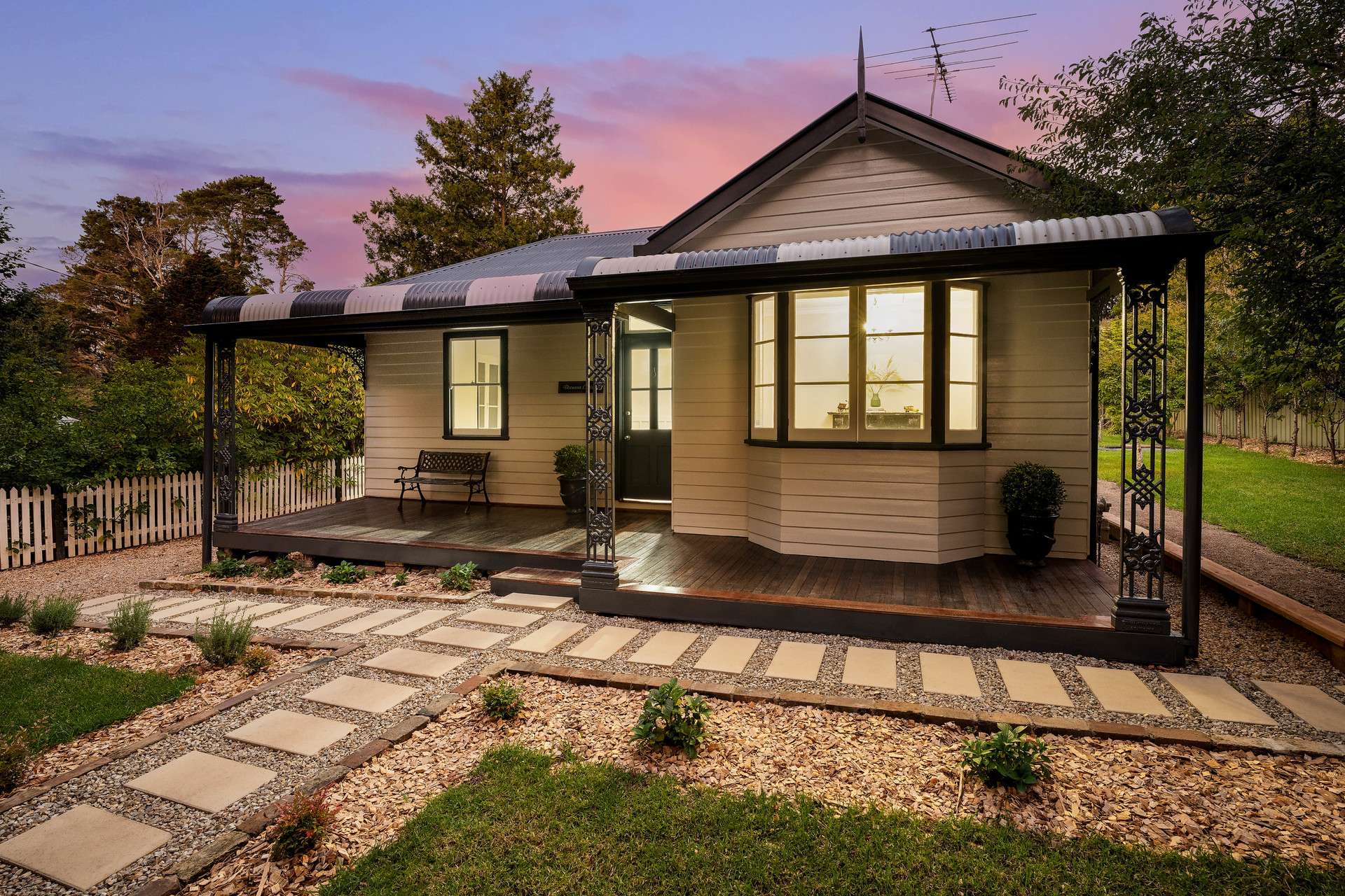 126 Falls Road, Wentworth Falls, NSW 2782 AUS