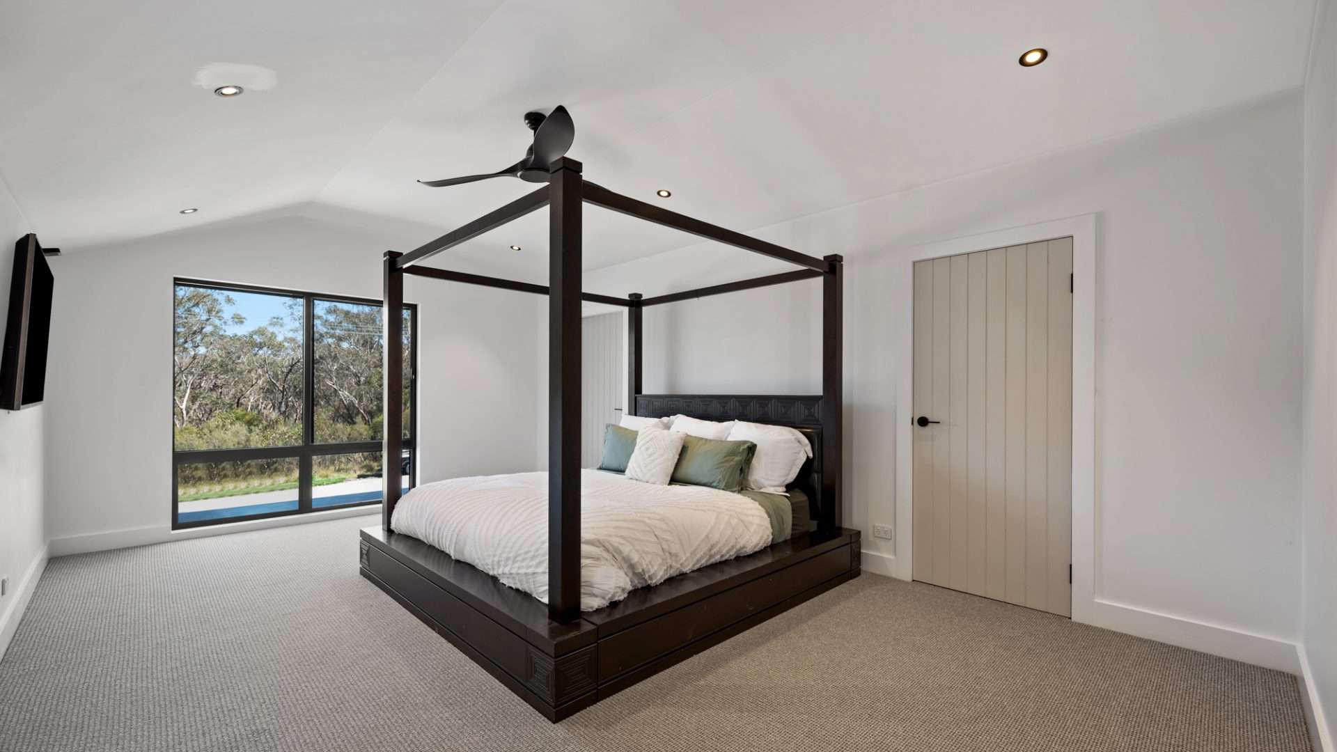 12 Rosebery Street, Wentworth Falls, NSW 2782 AUS