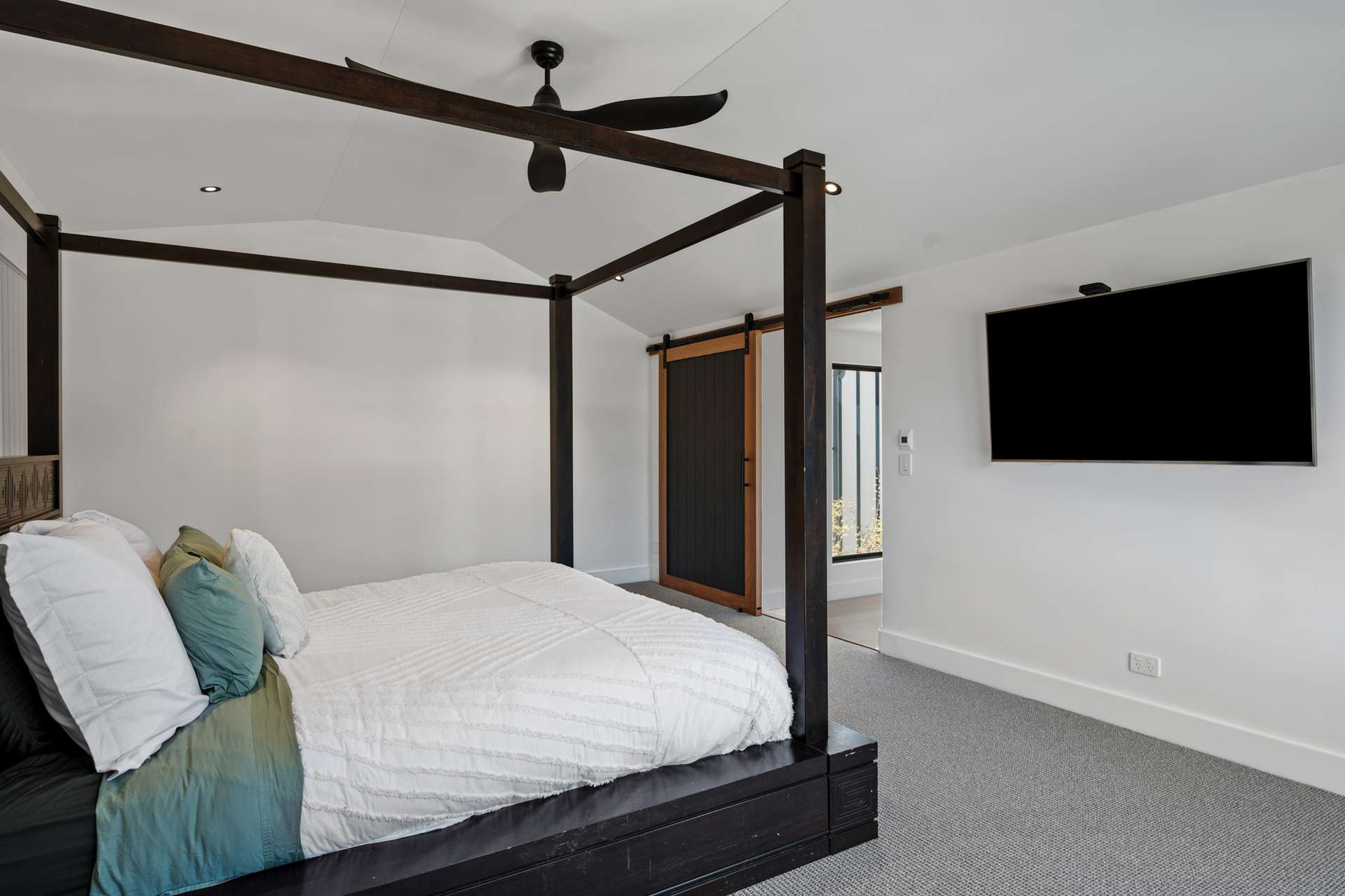 12 Rosebery Street, Wentworth Falls, NSW 2782 AUS