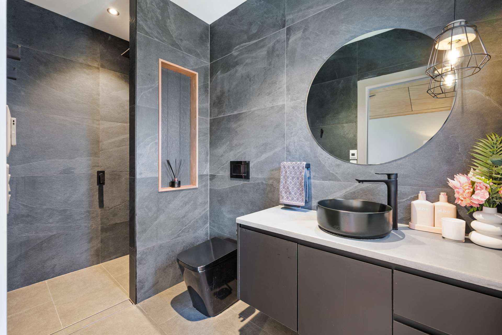 12 Rosebery Street, Wentworth Falls, NSW 2782 AUS