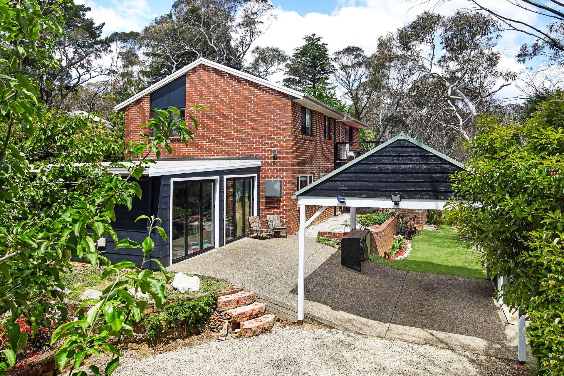 16 Waratah Road, Wentworth Falls, NSW 2782 AUS