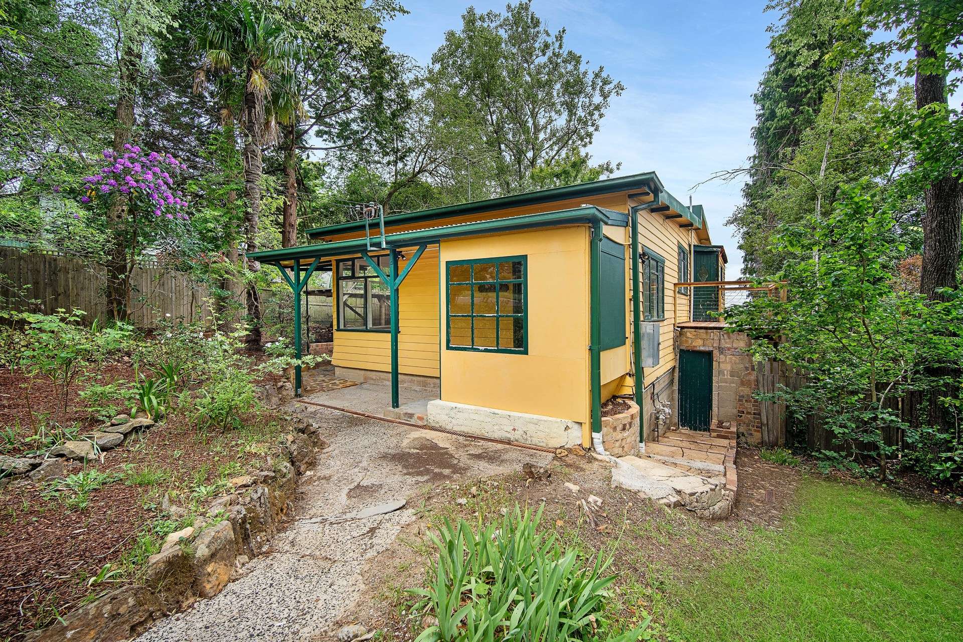 21 Blaxland Road, Wentworth Falls, NSW 2782 AUS