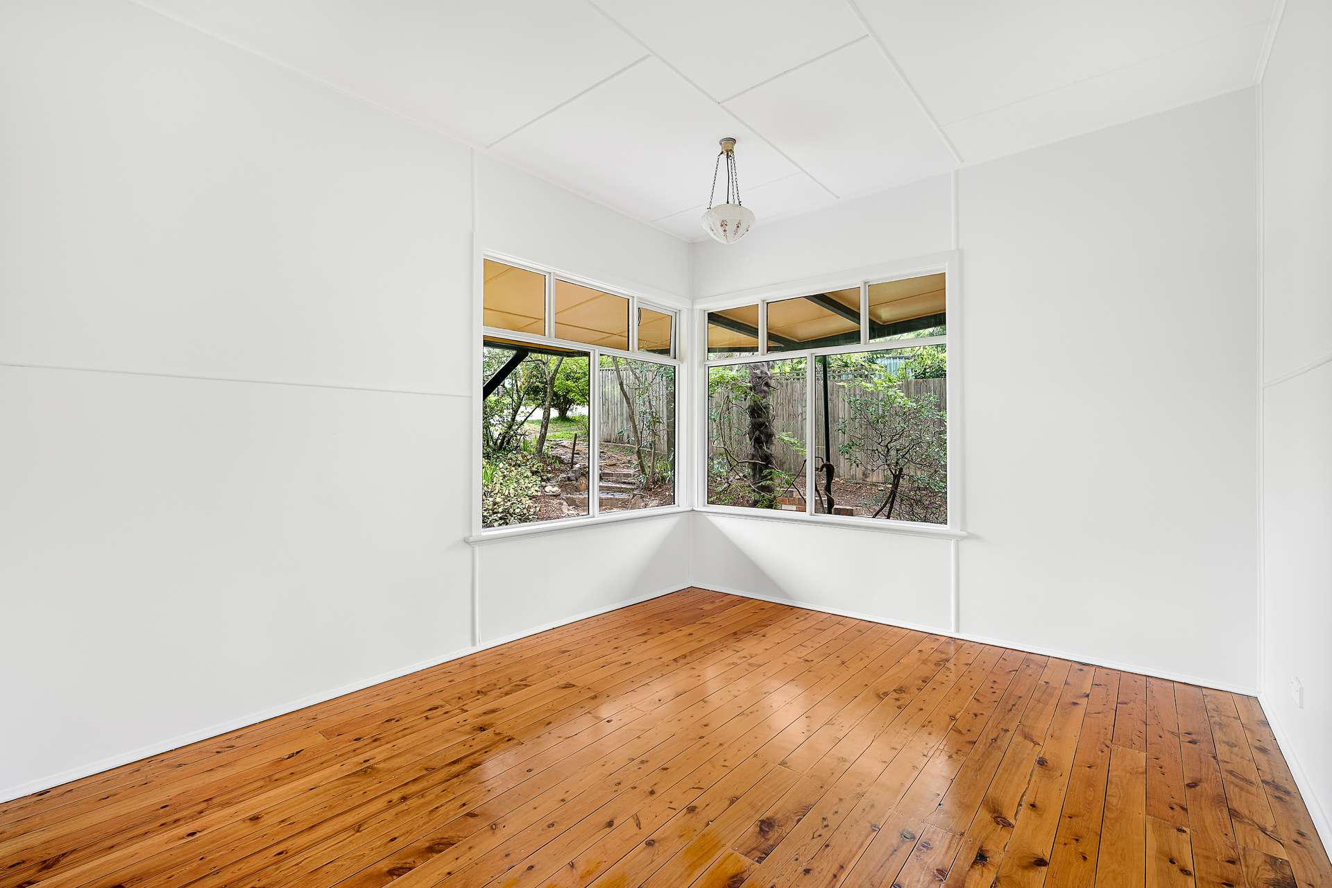 21 Blaxland Road, Wentworth Falls, NSW 2782 AUS