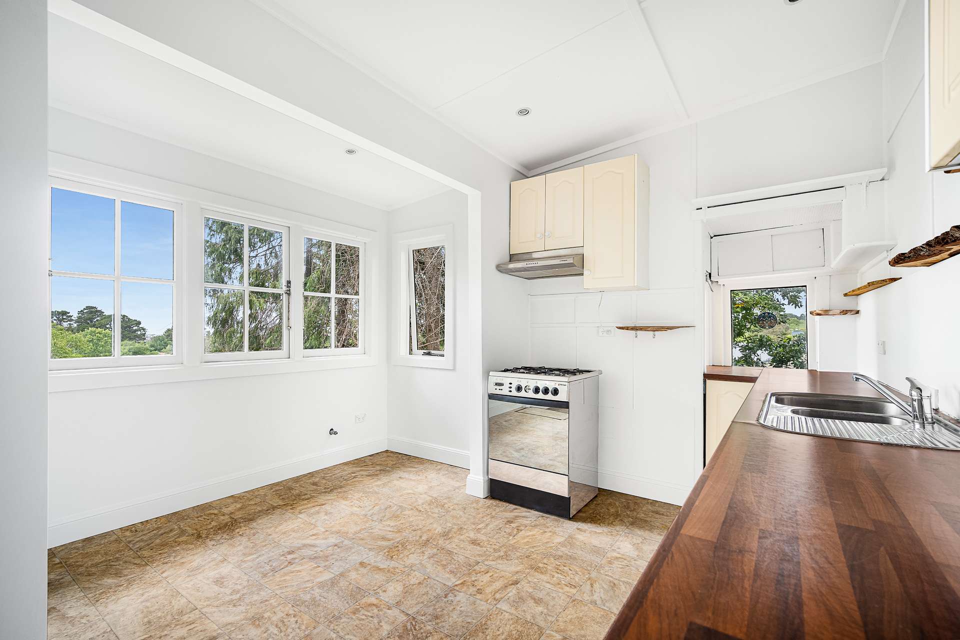 21 Blaxland Road, Wentworth Falls, NSW 2782 AUS