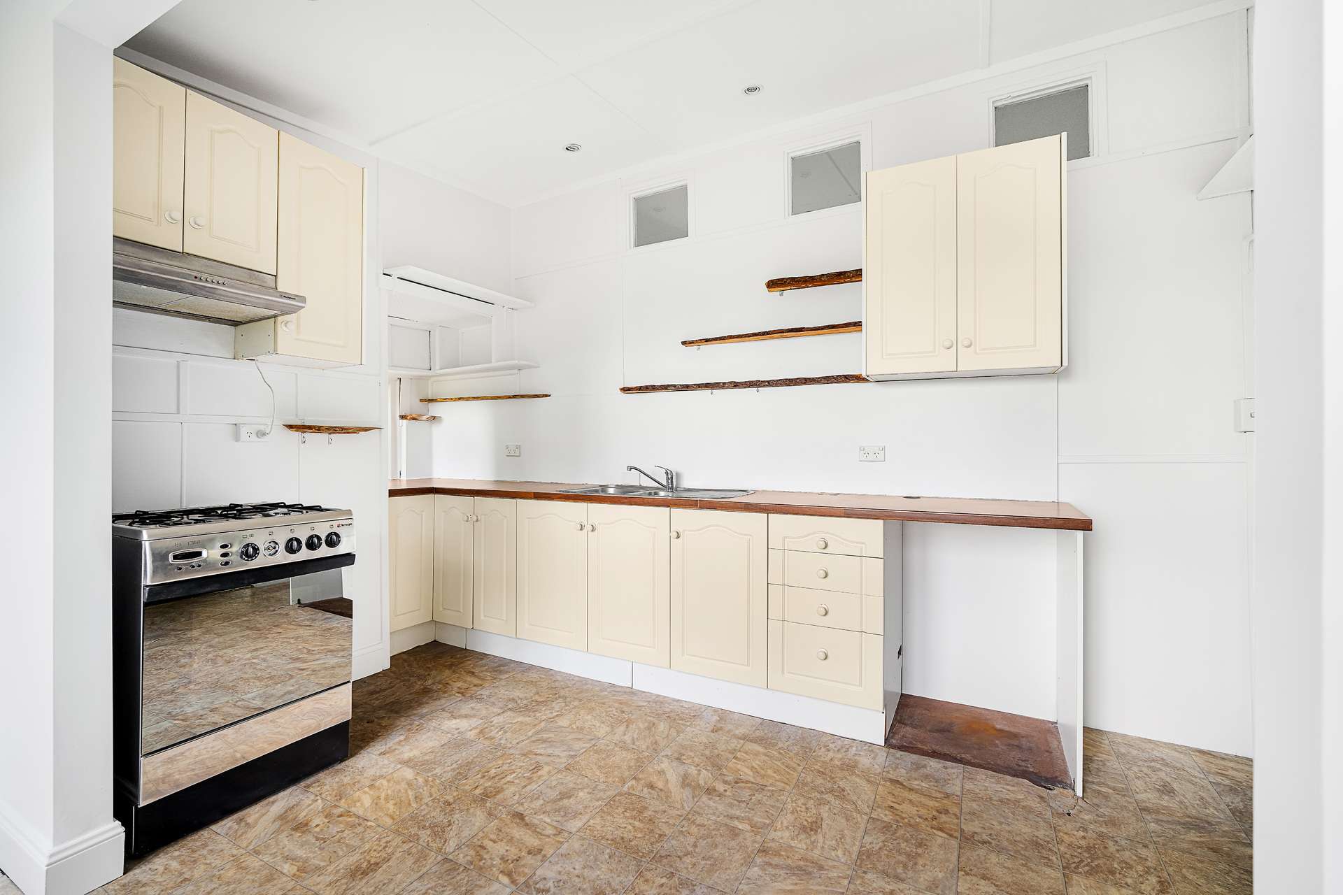 21 Blaxland Road, Wentworth Falls, NSW 2782 AUS