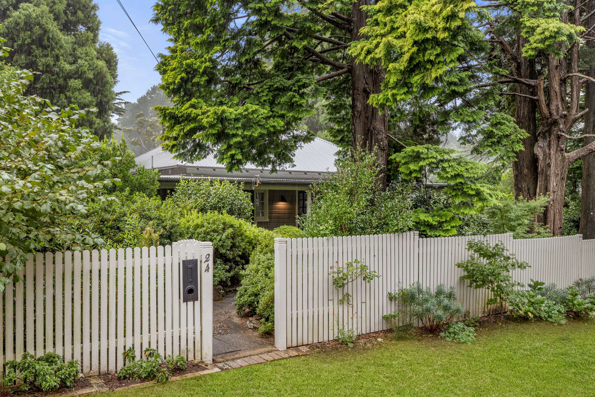 24 Malvern Road, Leura, NSW 2780 AUS
