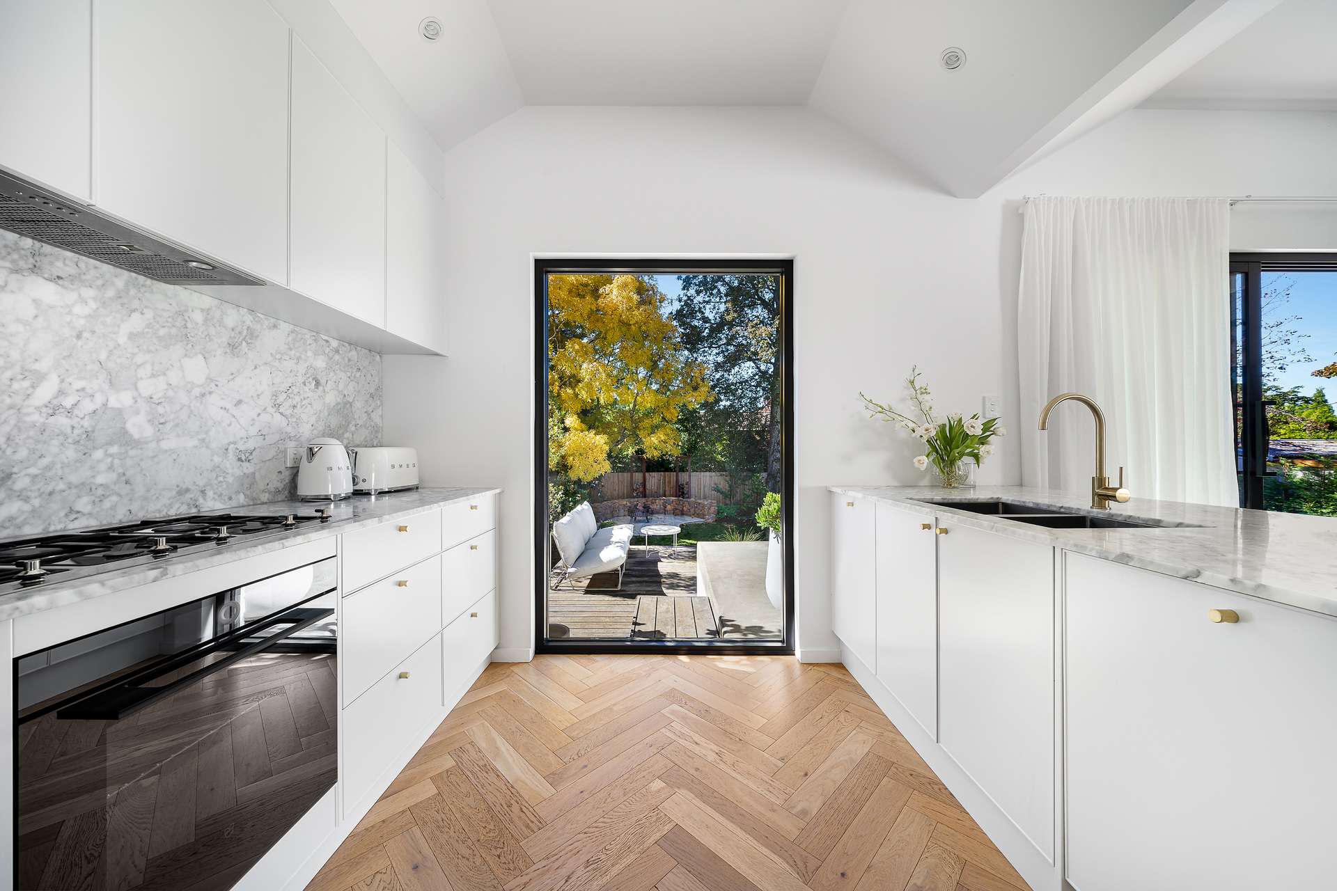 14 Appledon Avenue, Wentworth Falls, NSW 2782 AUS