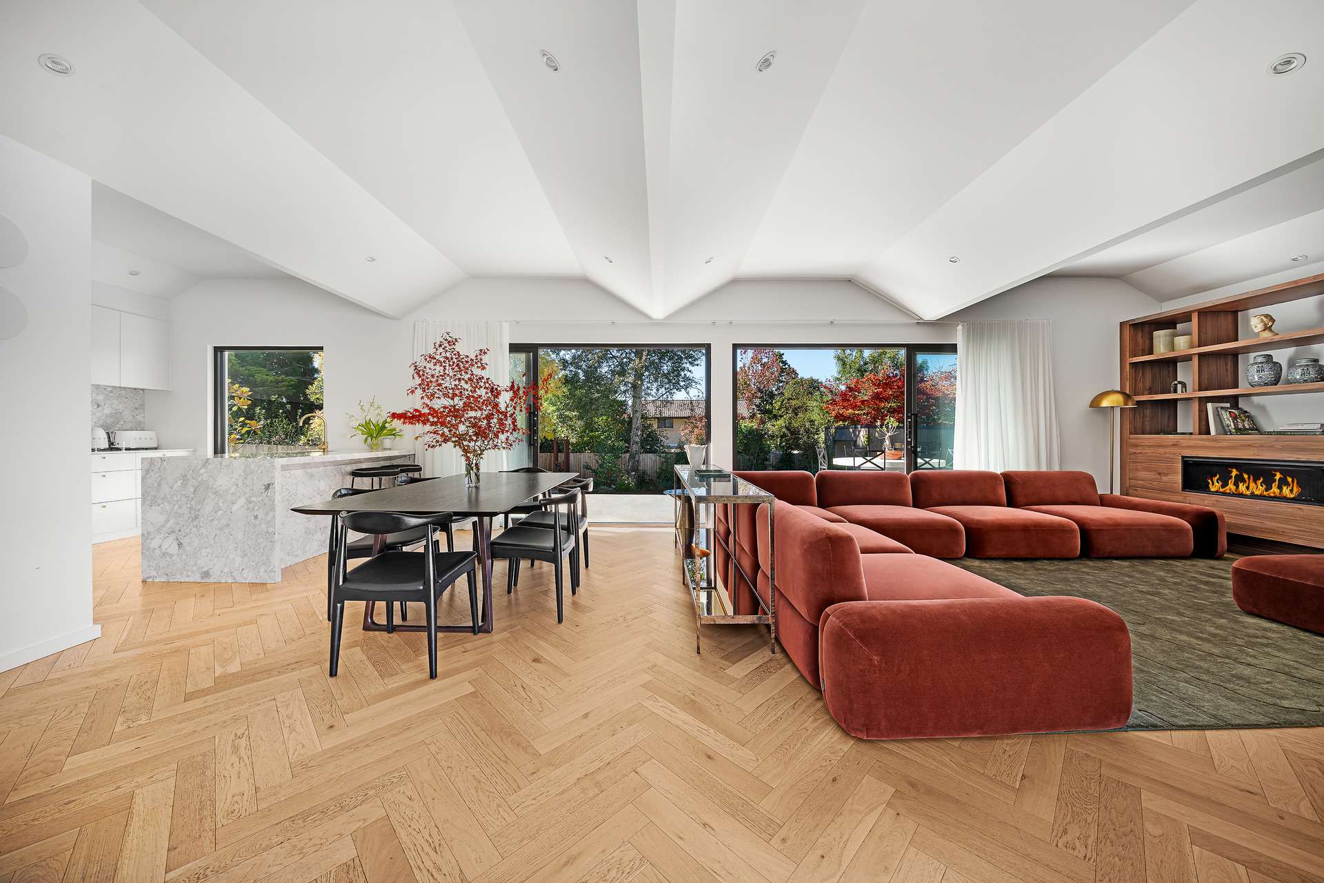 14 Appledon Avenue, Wentworth Falls, NSW 2782 AUS