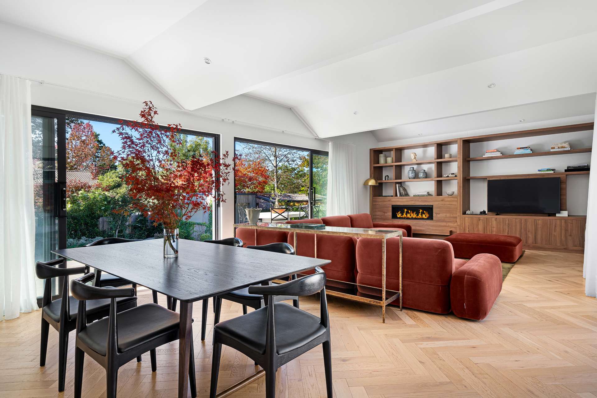 14 Appledon Avenue, Wentworth Falls, NSW 2782 AUS