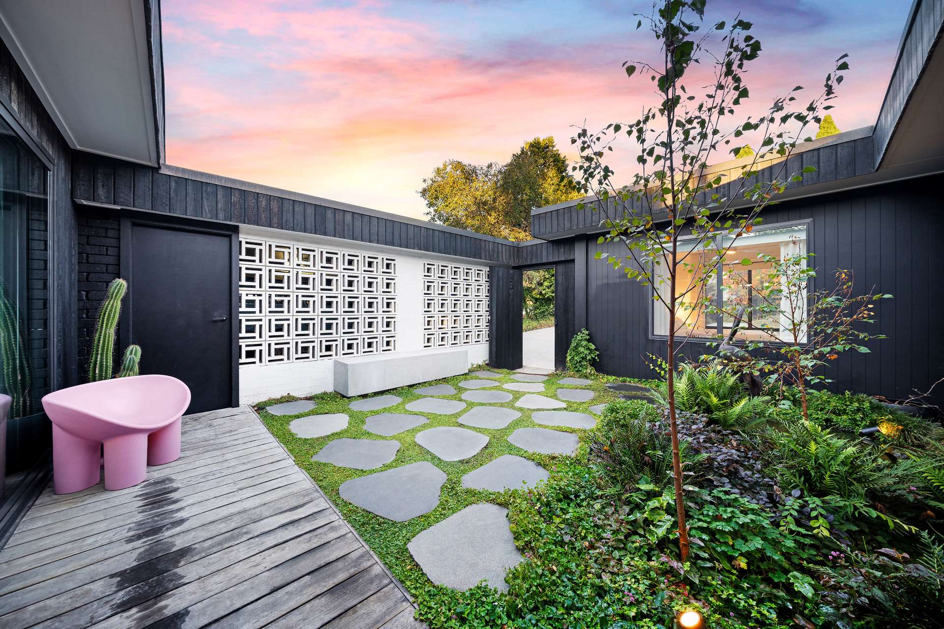 14 Appledon Avenue, Wentworth Falls, NSW 2782 AUS