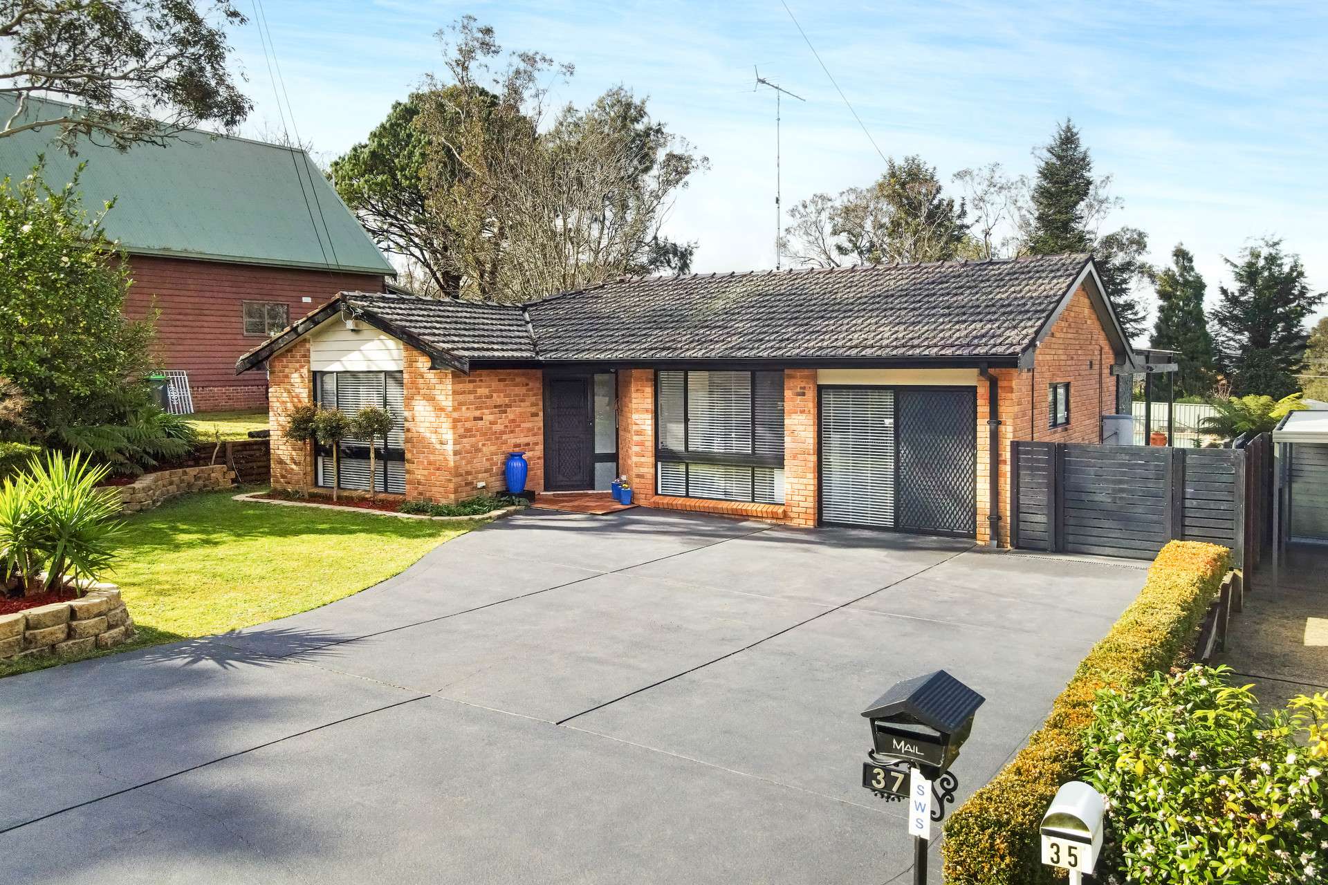 37 Hill Street, Wentworth Falls, NSW 2782 AUS