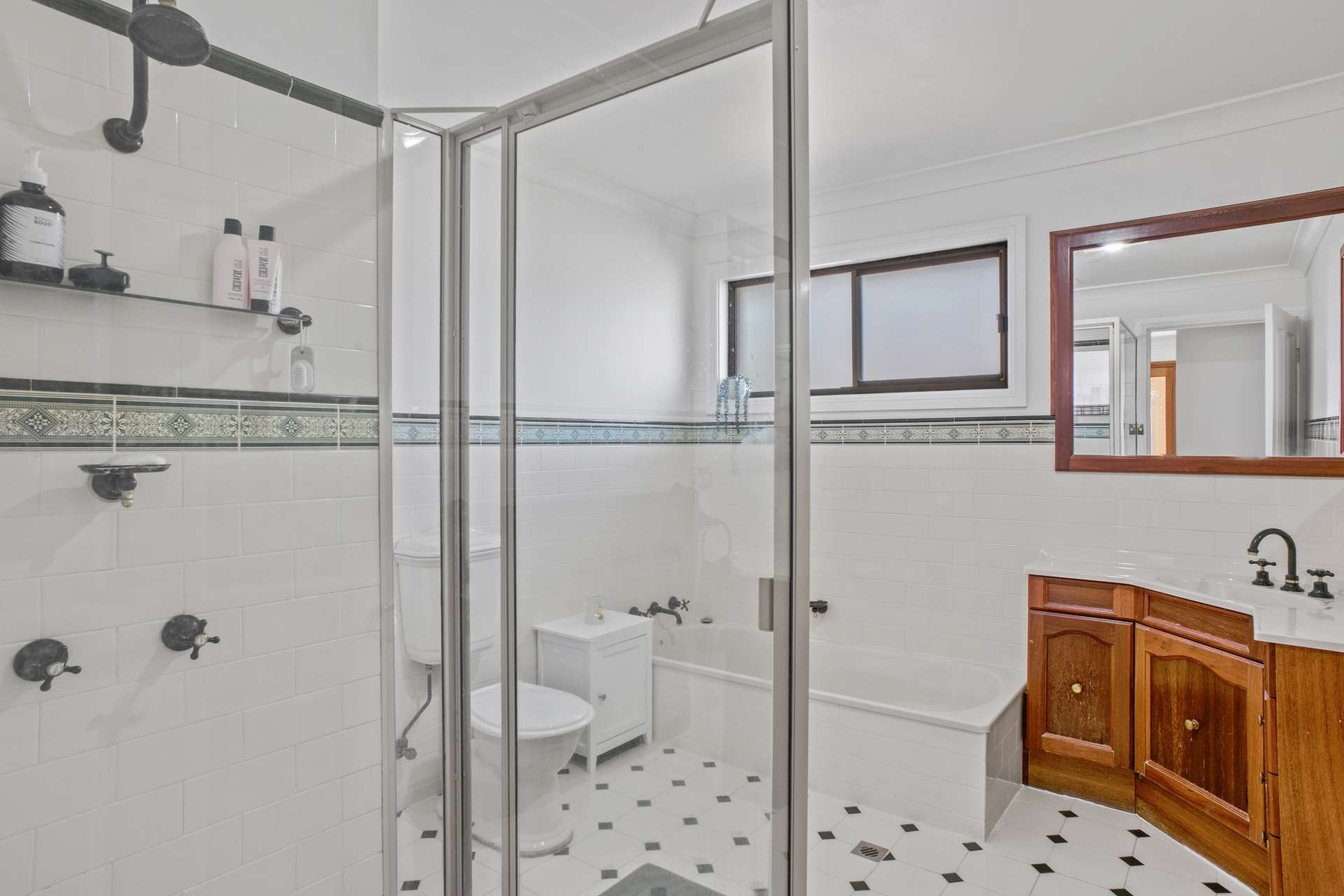 18 David Street, Wentworth Falls, NSW 2782 AUS