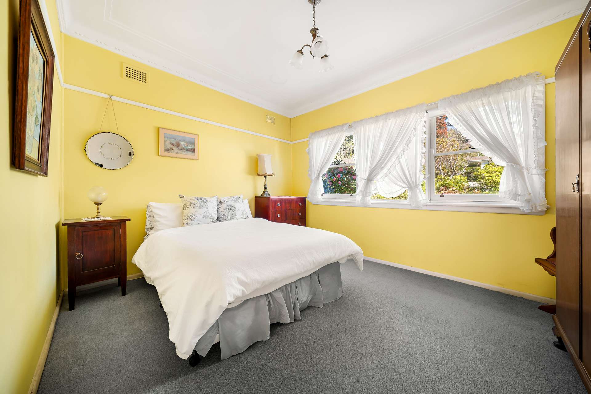 27 Yanko Avenue, Wentworth Falls, NSW 2782 AUS