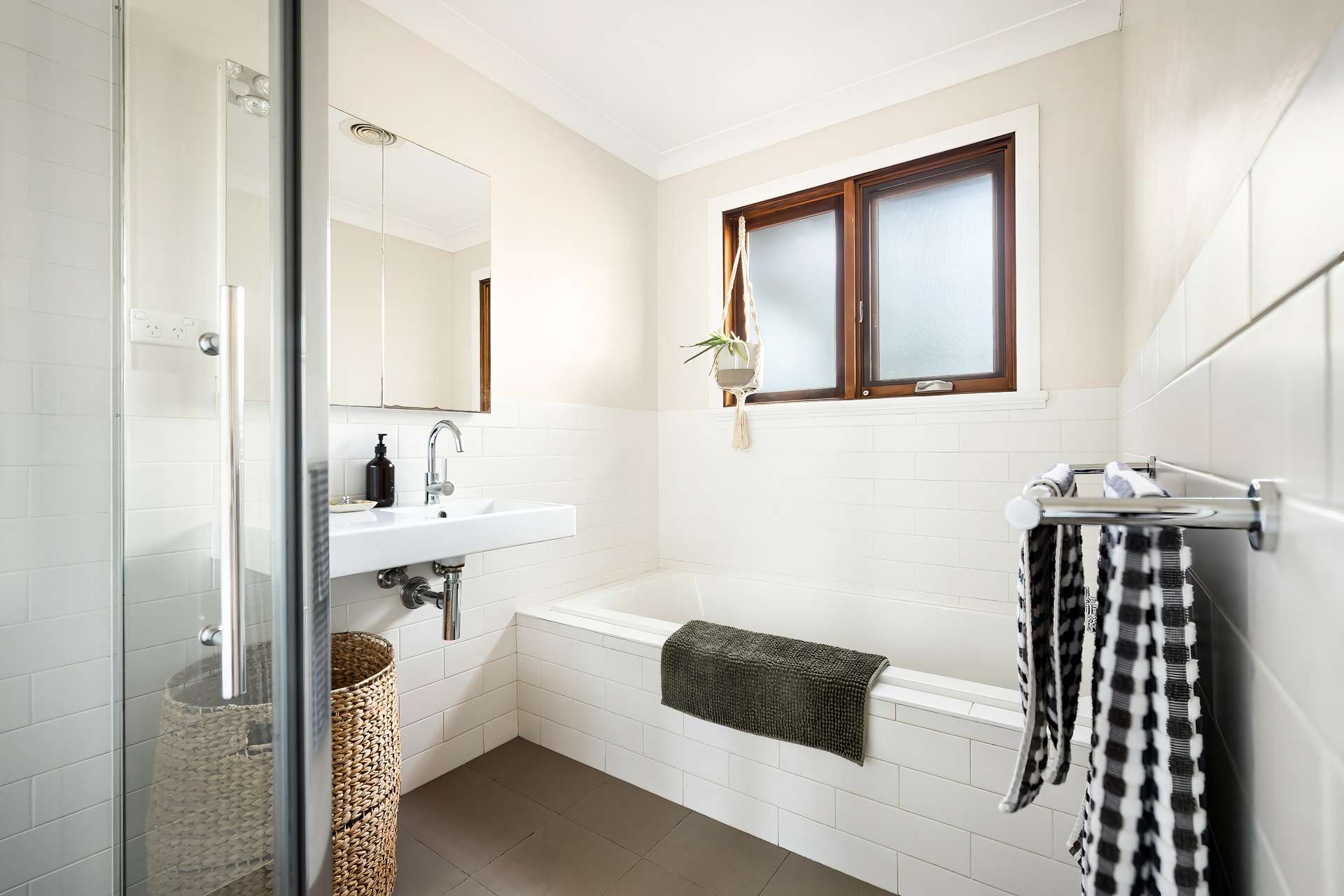 39 Fletcher Street, Wentworth Falls, NSW 2782 AUS