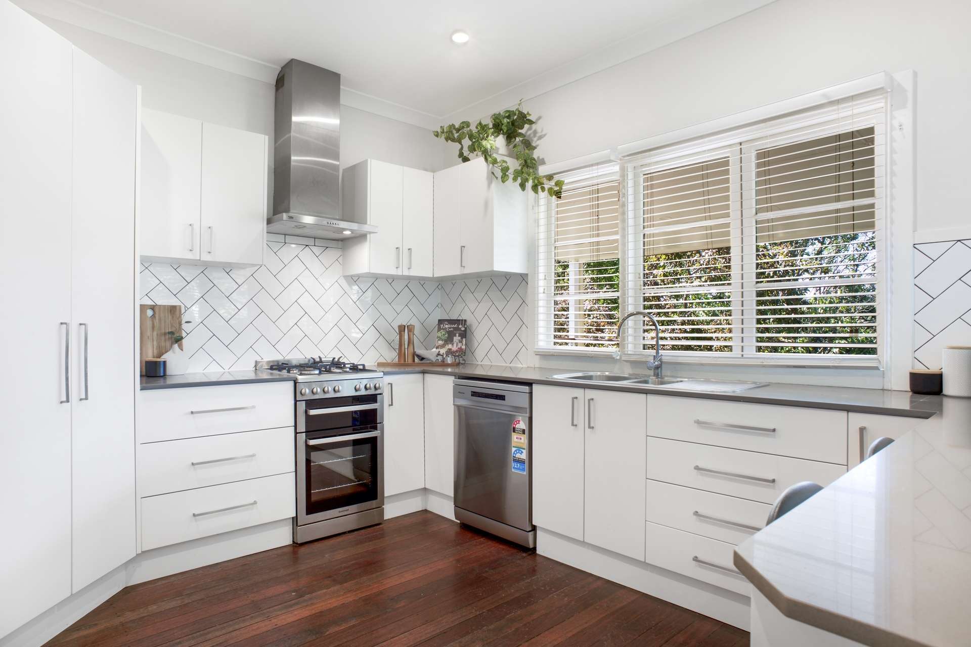 5 Bermuka Avenue, Wentworth Falls, NSW 2782 AUS